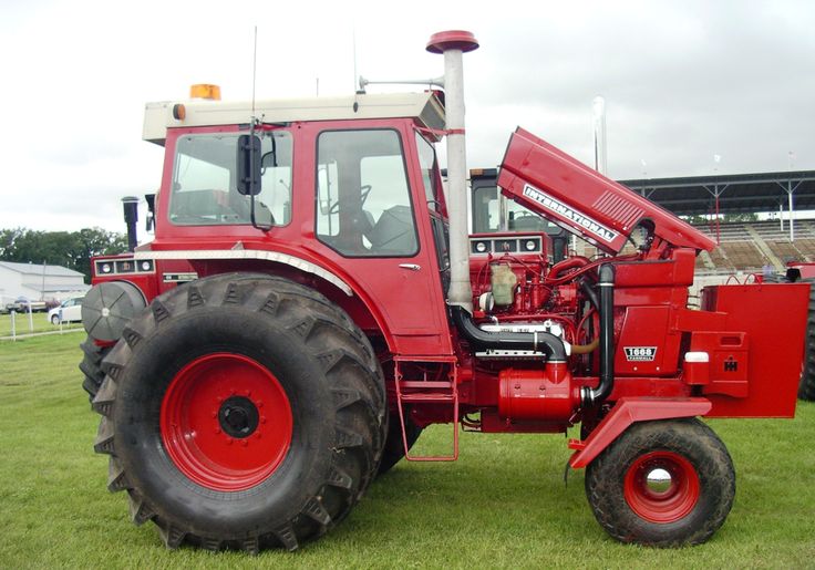 Reals - The IH 1668 was a prototype combine developed by International ...