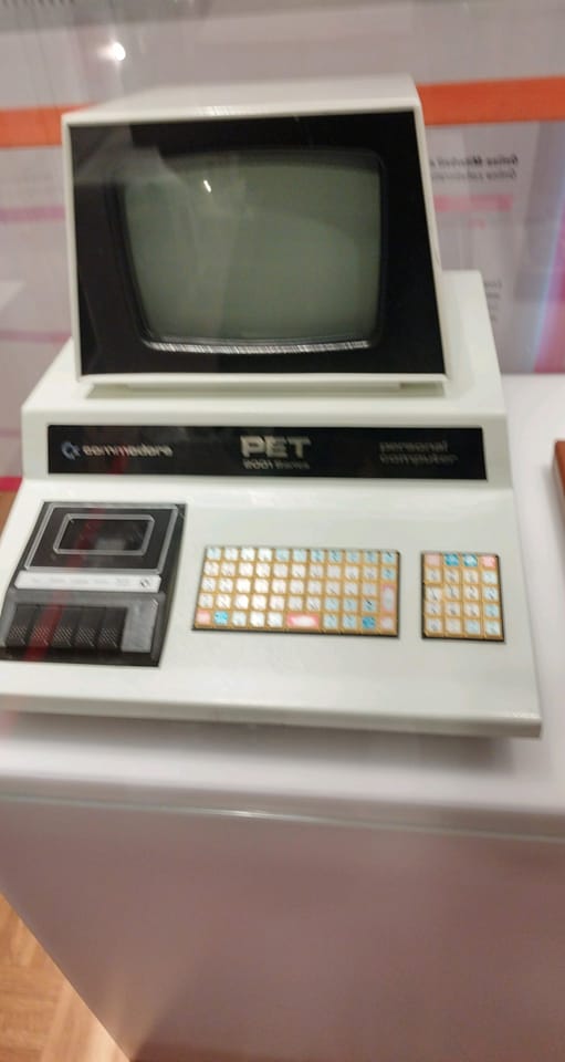 commodore PET2001-8ジャンク品 commodore PET2001-8ジャンク品