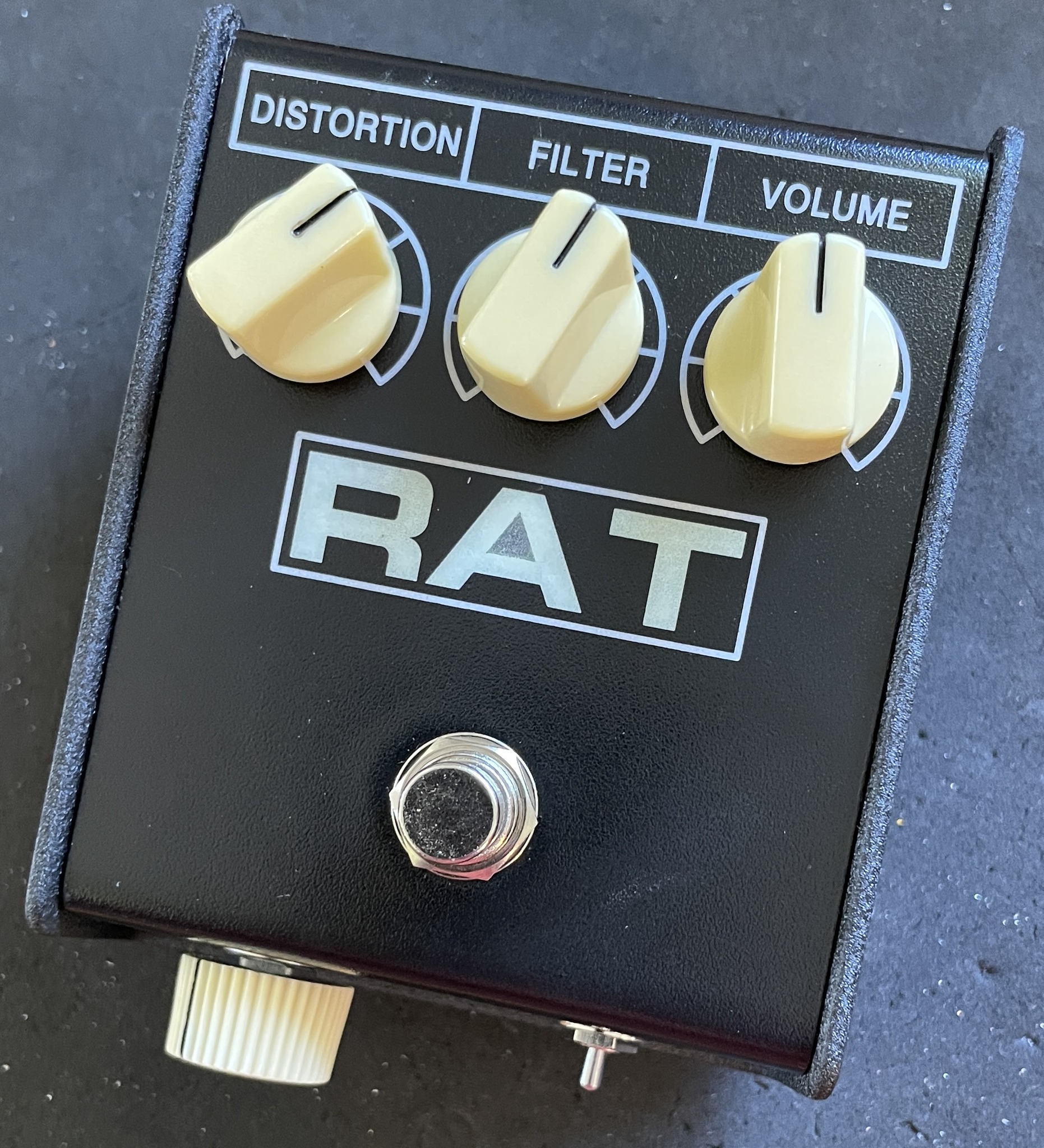 Hello everyone! I have a ProCo RAT Reissue (I think from 1991