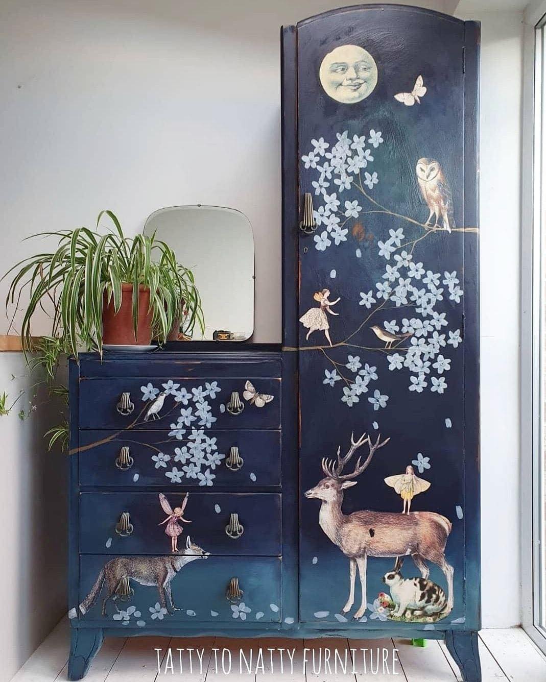 aubusson blue dresser Chalk Paint® in elevates this bedroom from girly to grown up. Channel a similar luxurious look by using Chalk Paint on furniture, then using the same shade of Wall Paint Size:UK-9 ** US-10 ** EU-43