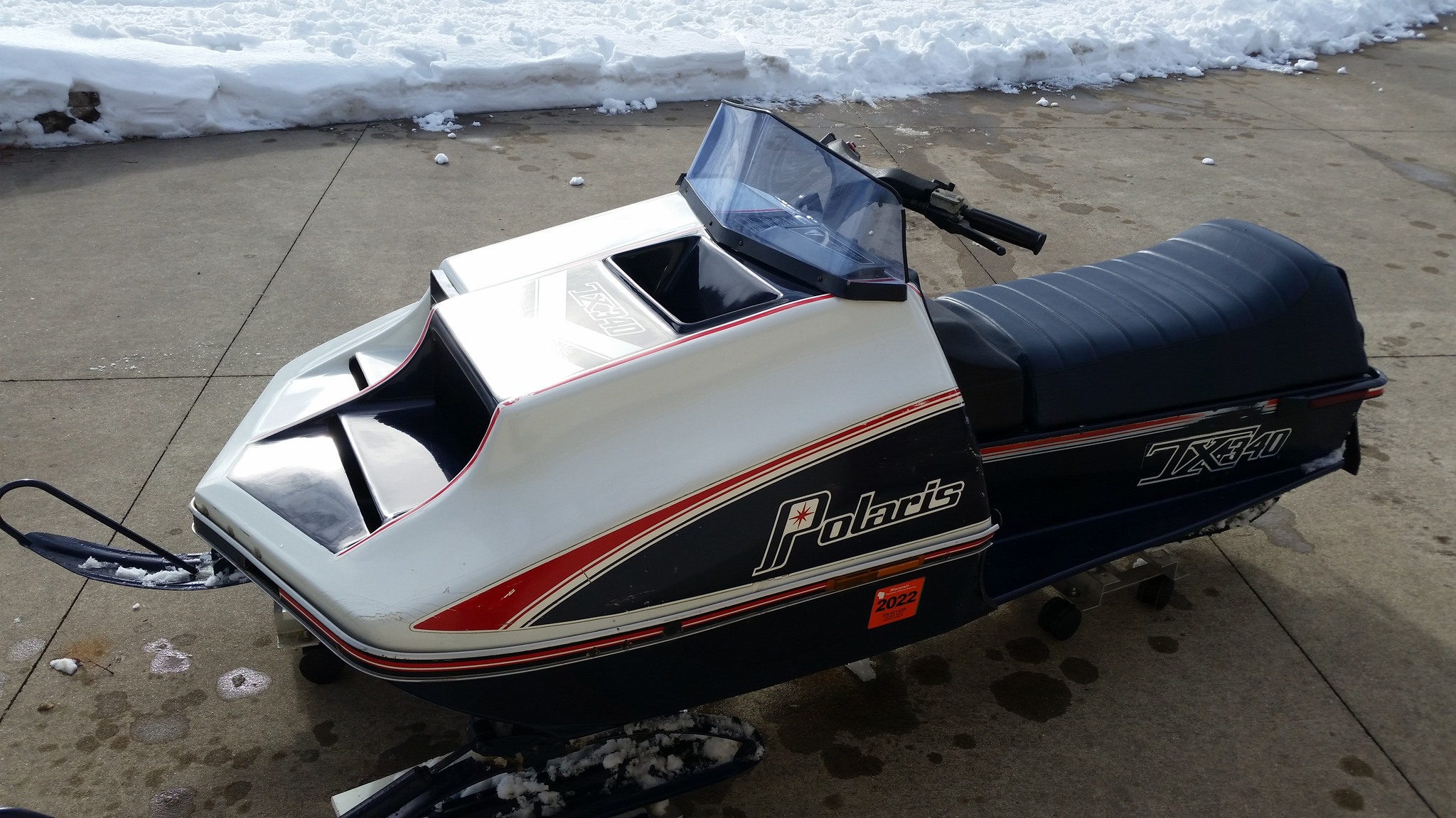 みんと2点で Vintage 1977 Polaris 340 TX snowmobile