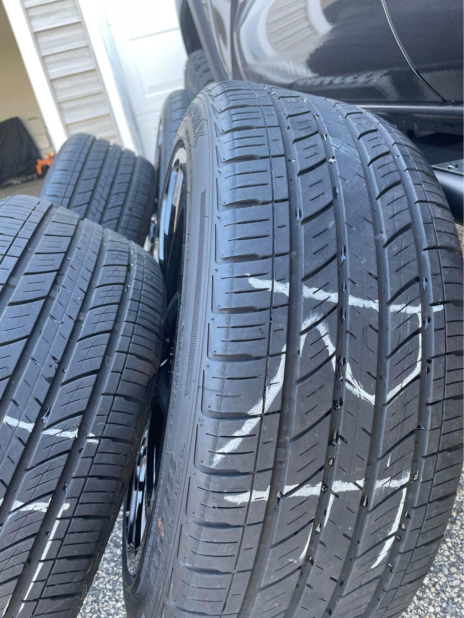Set of 4 18 Voxx Casina rims (gloss black) & Tires - Car Wheels, Tires ...