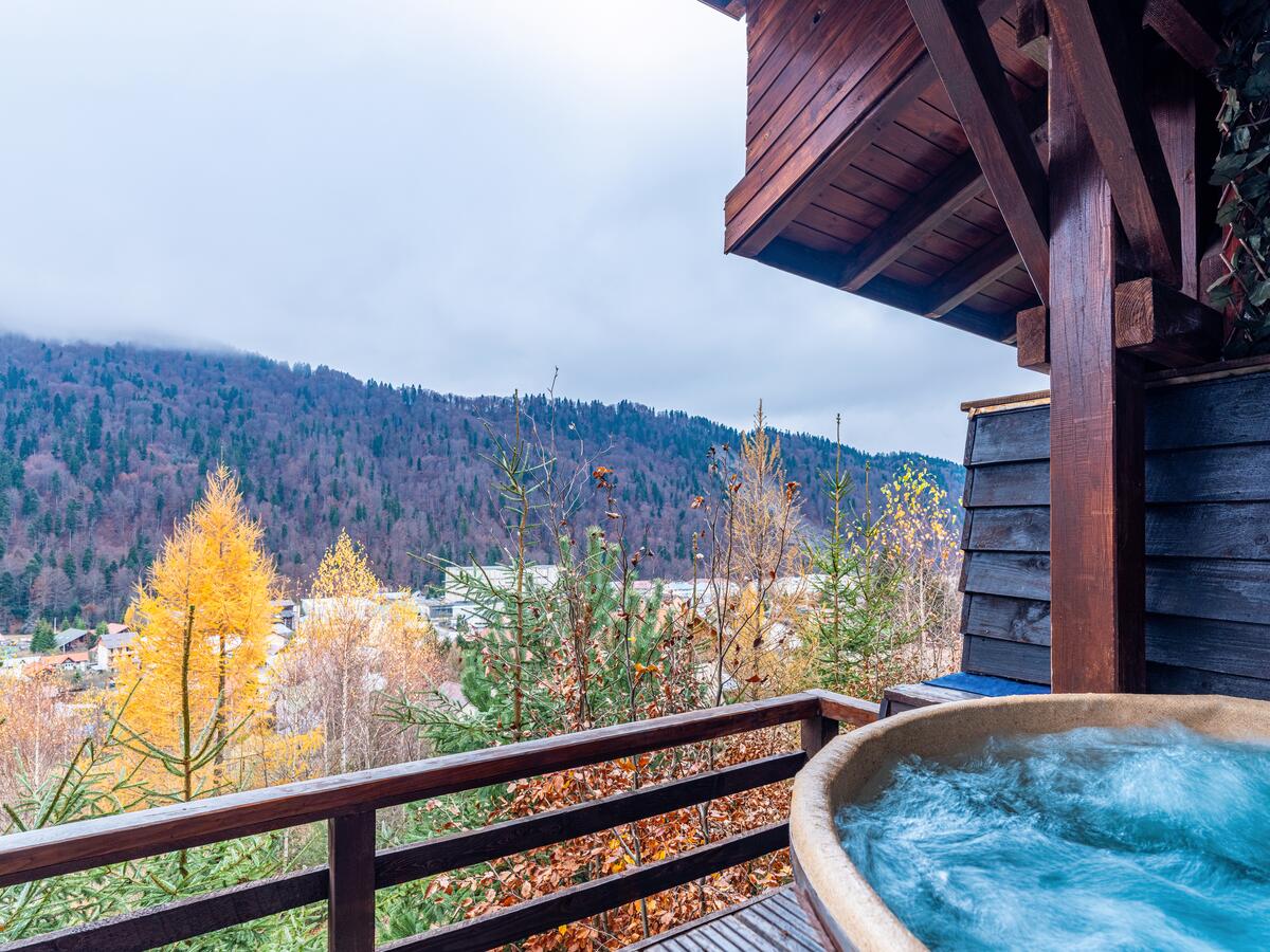 Cabane - 🌲 Descoperă Andu’s Chalet Azuga! 🏡 🎿 Situat la doar 700m de ...