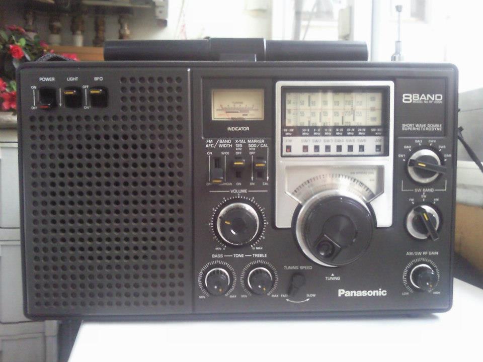 National Panasonic RF-2200 COUGAR radio.