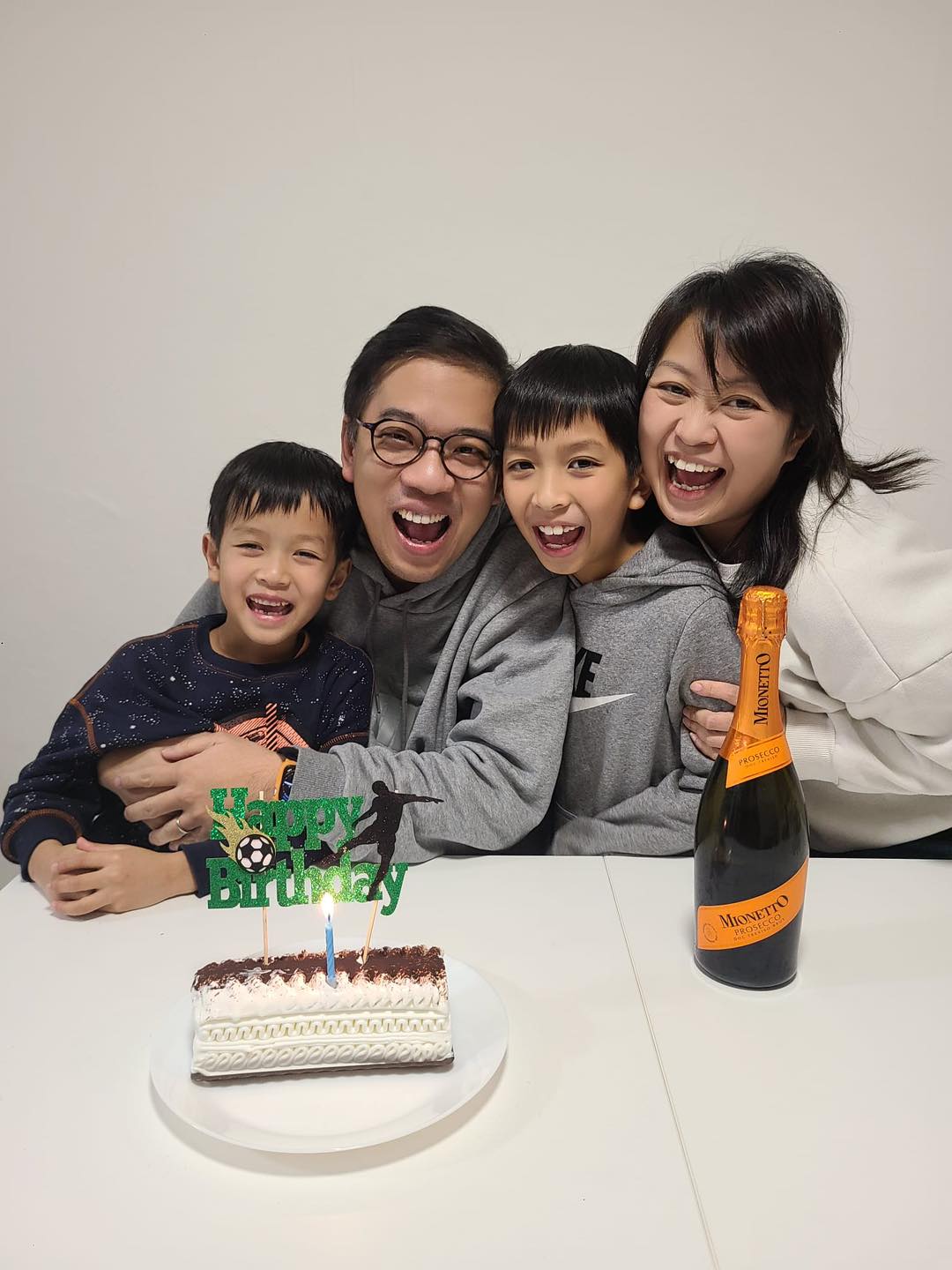 劉兄劉弟曼活童年 - 老公生日快樂🎂 #2024年第一張家庭照 #黎到英國變左神隊友 #劉兄劉弟 #曼城香港人