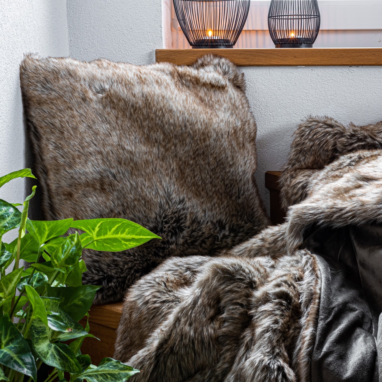 Die edle Kuscheldecke 𝑺𝒊𝒎𝒃𝒂 🤎 Diese Felldecke besitzt ein authentisches Aussehen und fühlt sich an wie ganz natürliches Fell 😍 Dazu auch ein passendendes Kissen erhältlich 👌 Einfach bei 𝐀𝐦𝐚𝐳𝐨𝐧 bestellen🛒 Zur
