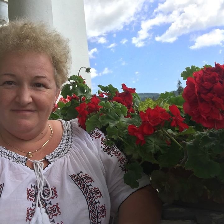 🍁 Toamna, în Ayurveda, este sezonul Vata – energia mișcării, a aerului ...