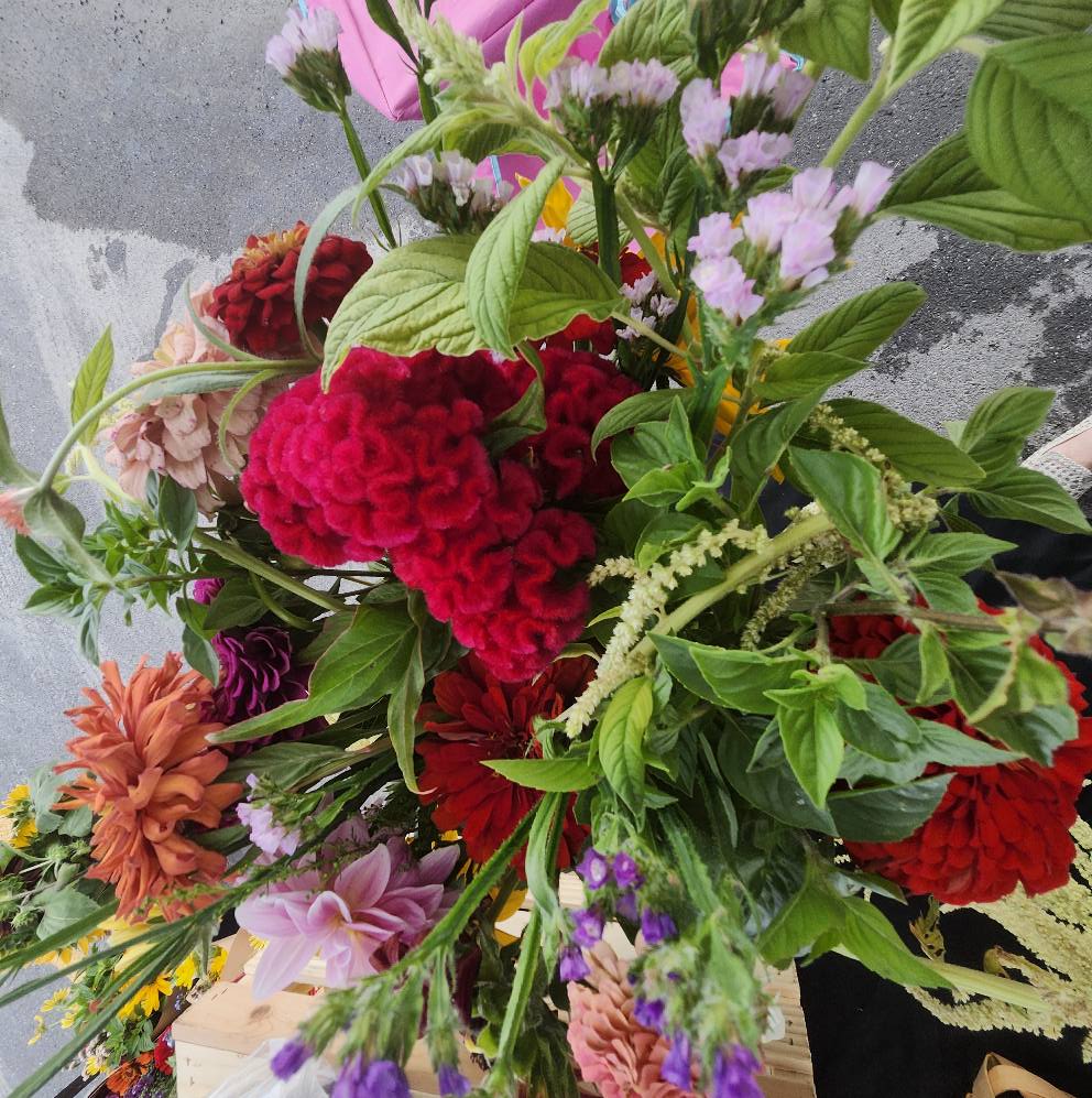 Rolling Ridge Stays & Flower Farm | Resaca GA