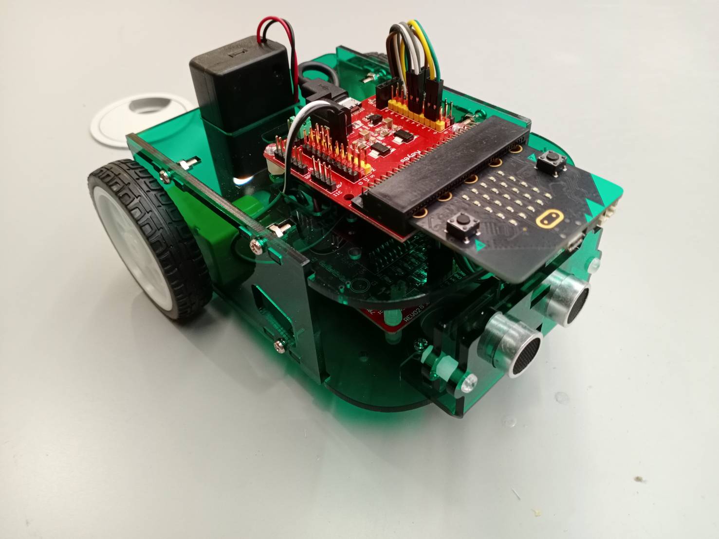 機器人王國 - 人客的要求 透明綠車體開發完成 量產製作中 要改成Arduino或是其他控制板也可以 給我訂單就可以... | Facebook