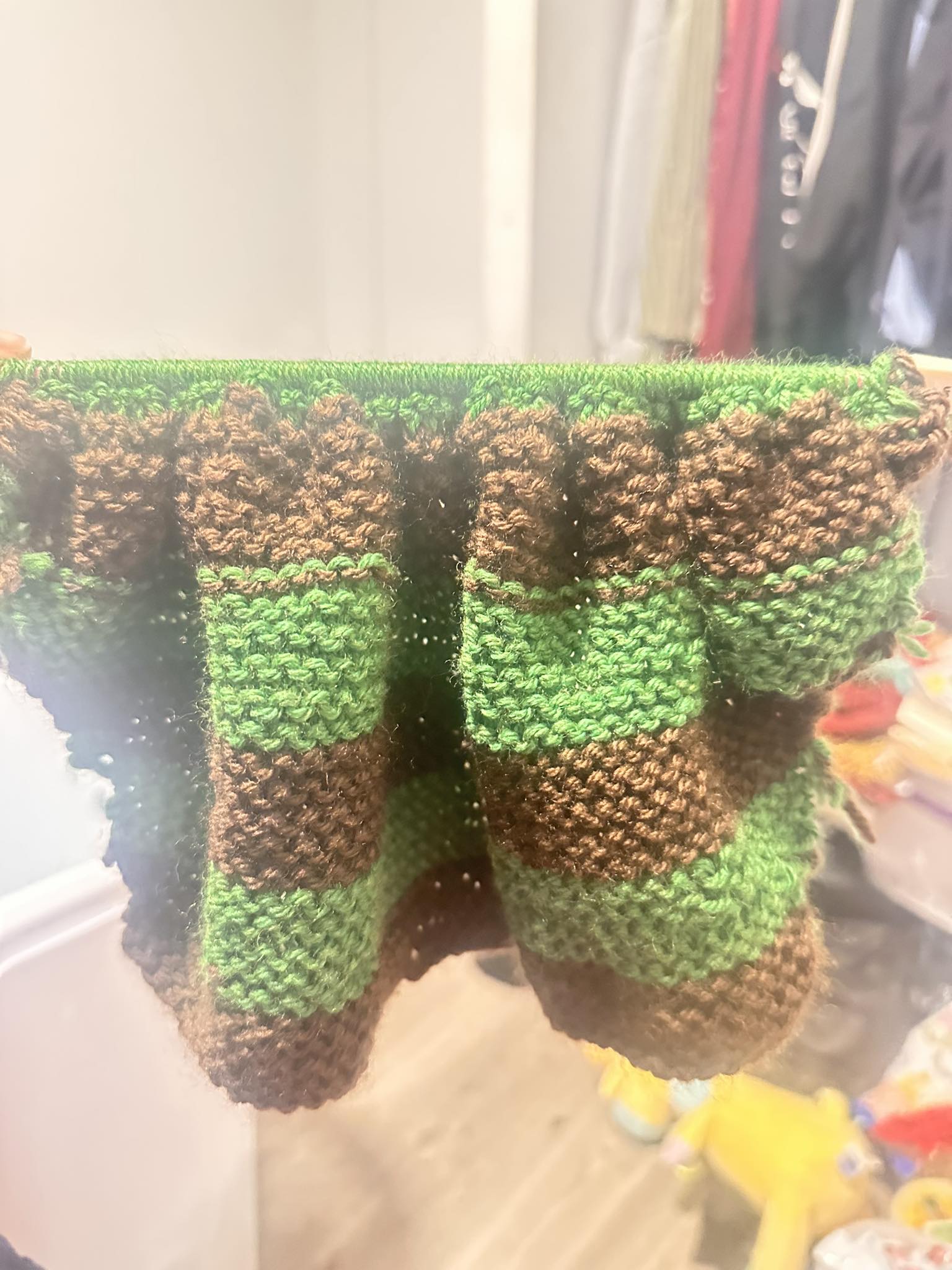 Knitting a towel for bathroom with suitable yarn