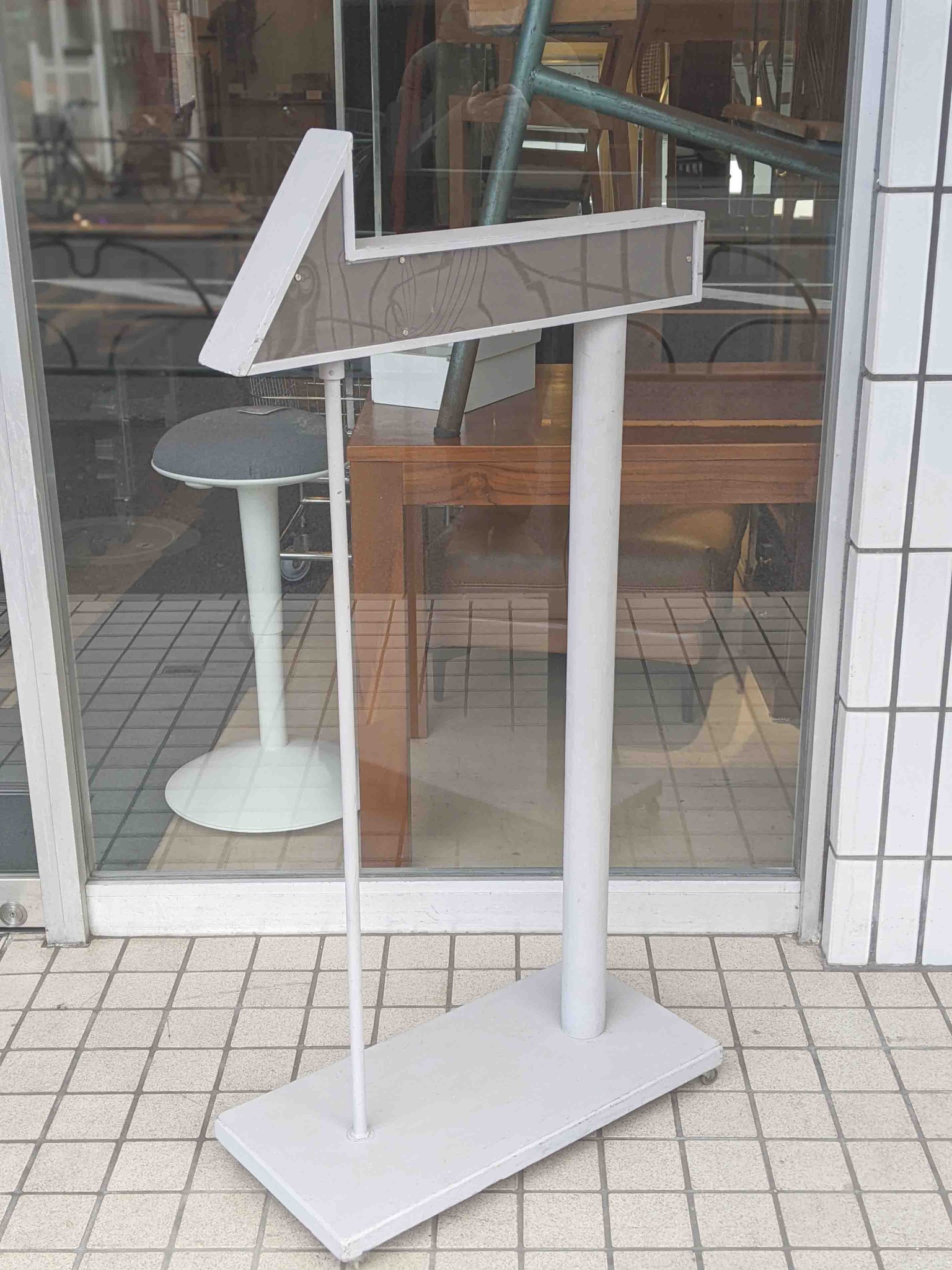 オーダーメイド家具 / 矢印型のサインボード... - 【ReSale Loop】リセール・ループ 祐天寺 中目黒 目黒区 | Facebook