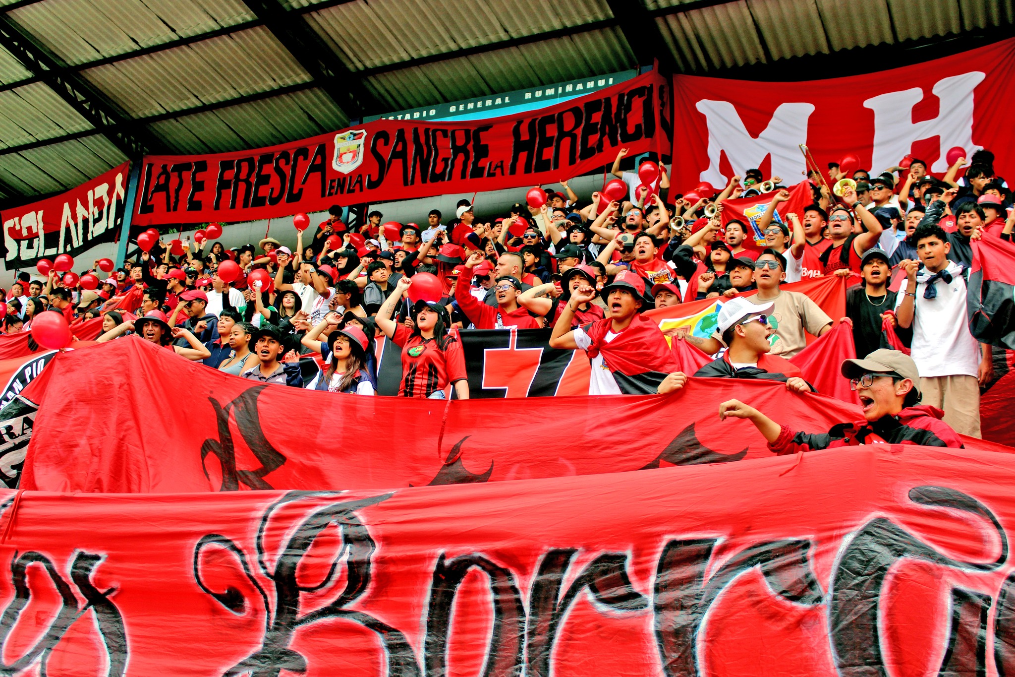 Barra Brava Montúfar - LO ÚNICO ETERNO ES MI AMOR POR EL MONTÚFAR EL ...
