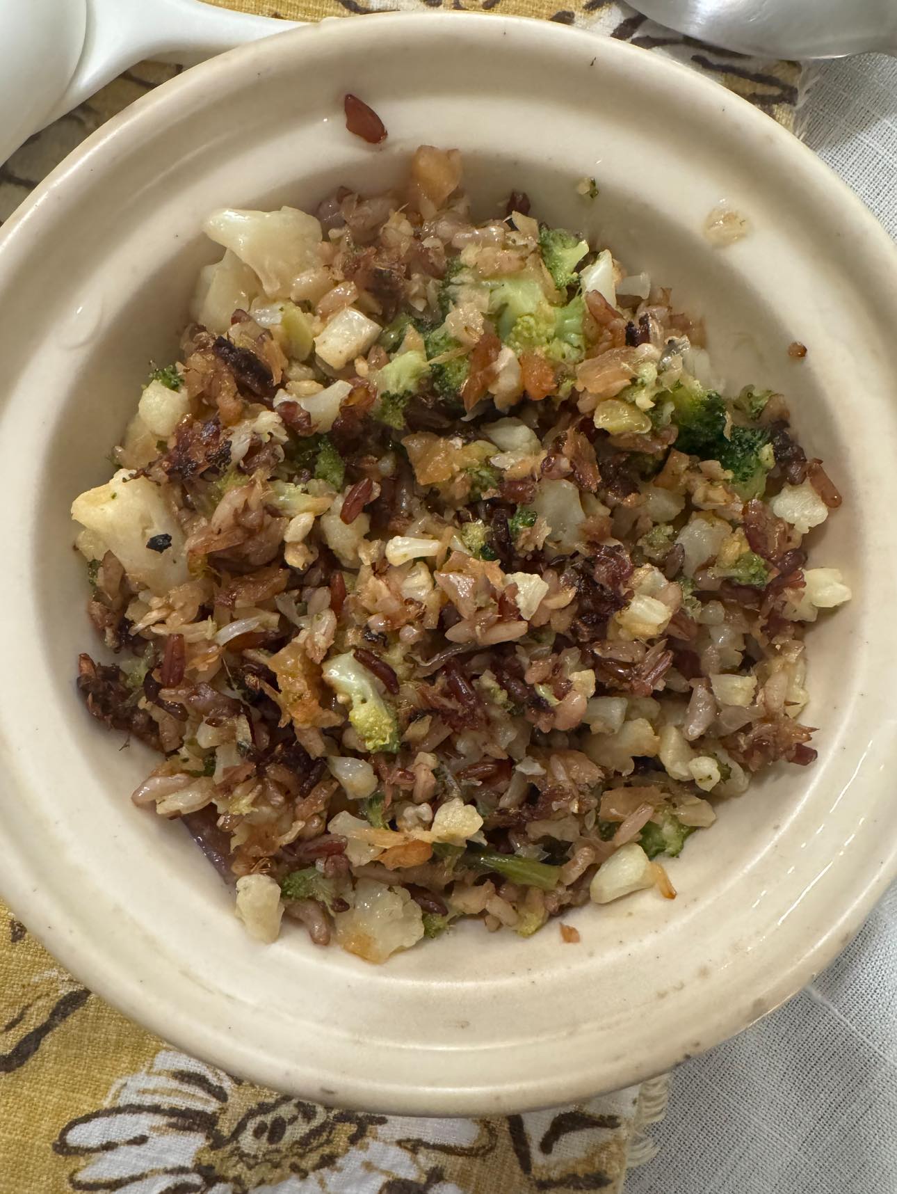 張堅庭頻道 - 我終於有了自己家的表哥炒飯。 這是我自己設計，我家30多年姐姐落手又改良版。 因為最近cut carbs到每餐一兩匙羹飯 ...