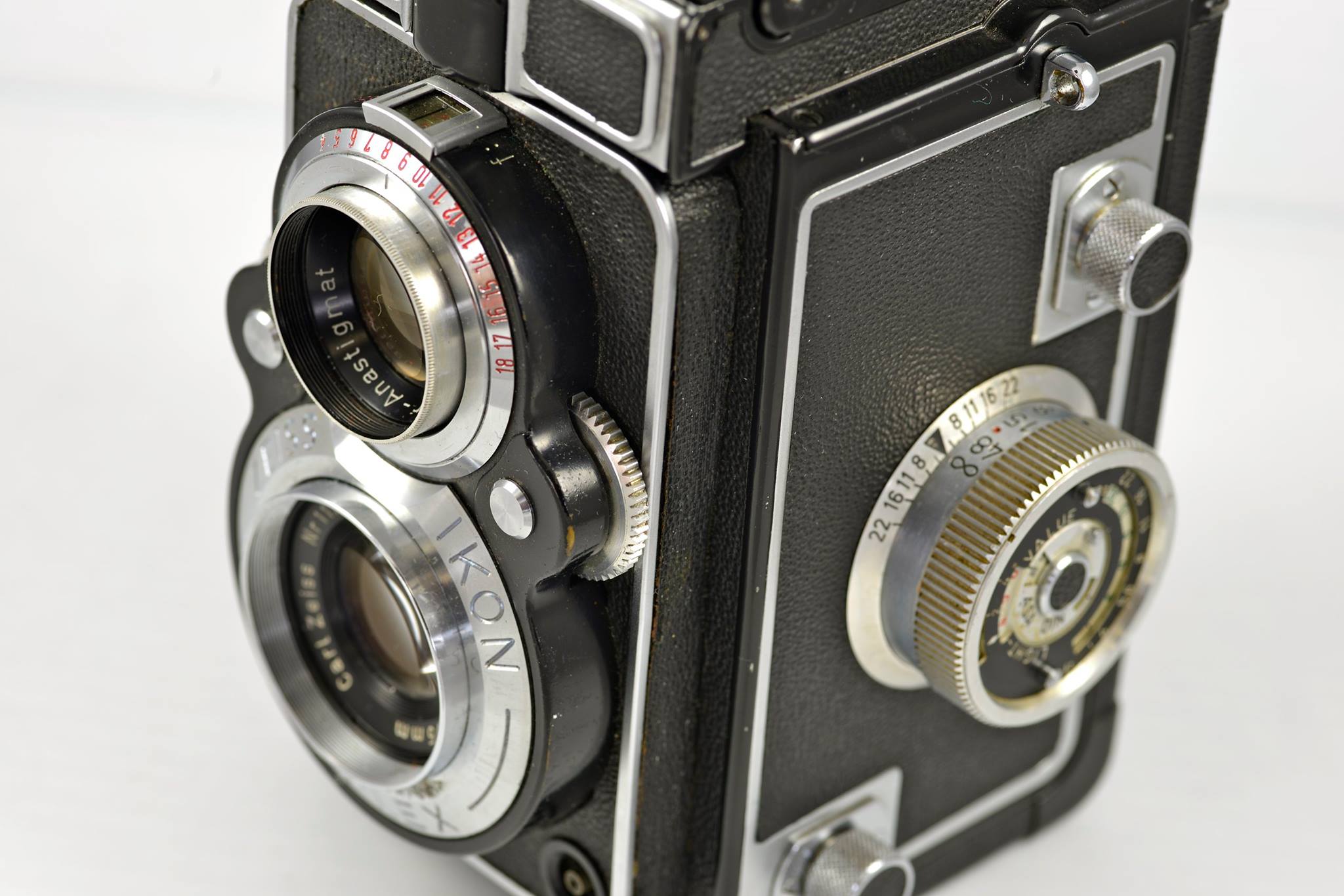 Zeiss Ikon Ikoflex Favorit 887/16 TLR camera features and history