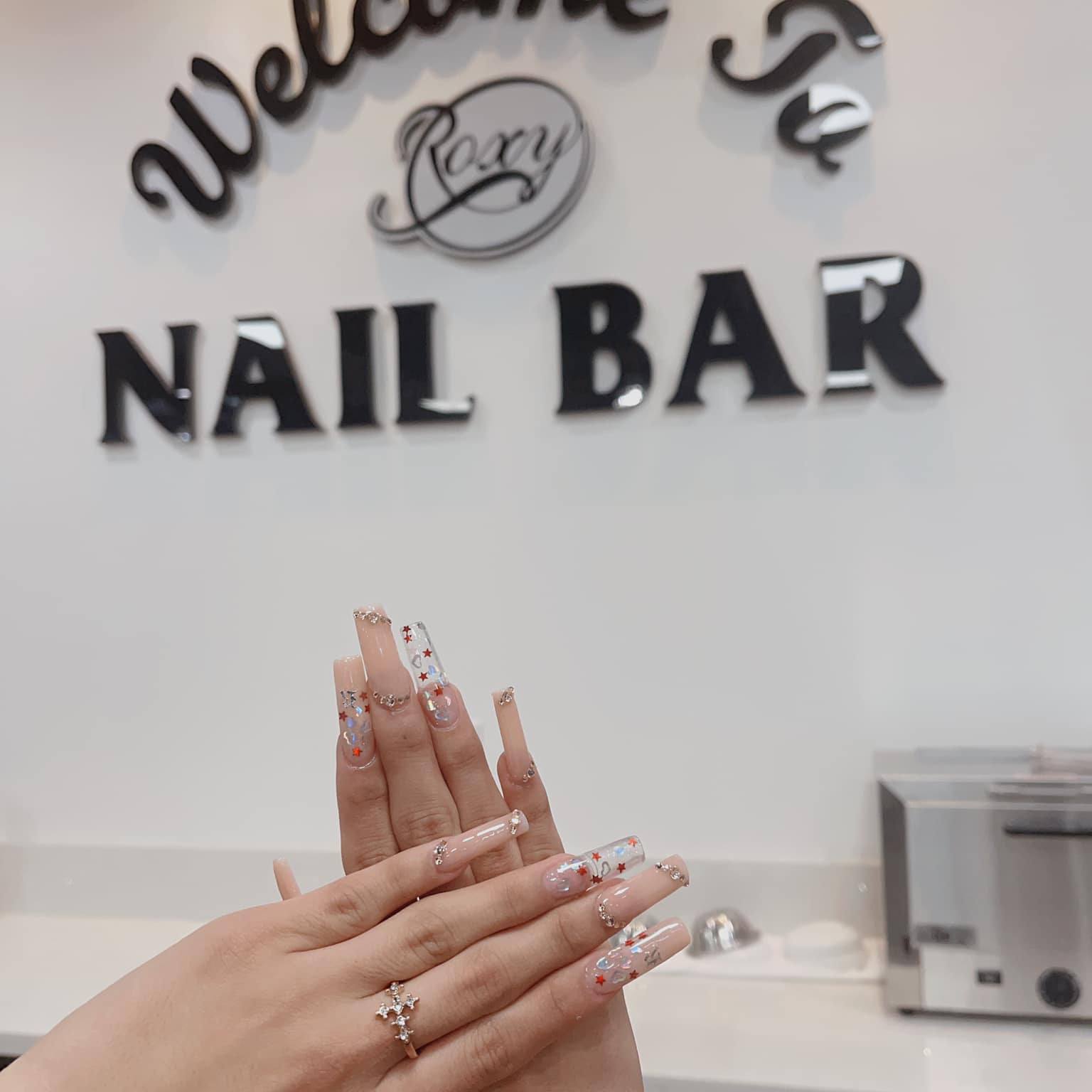 🤍 A little French tip magic with a touch of Halloween cuteness! 🎃🧡 ...