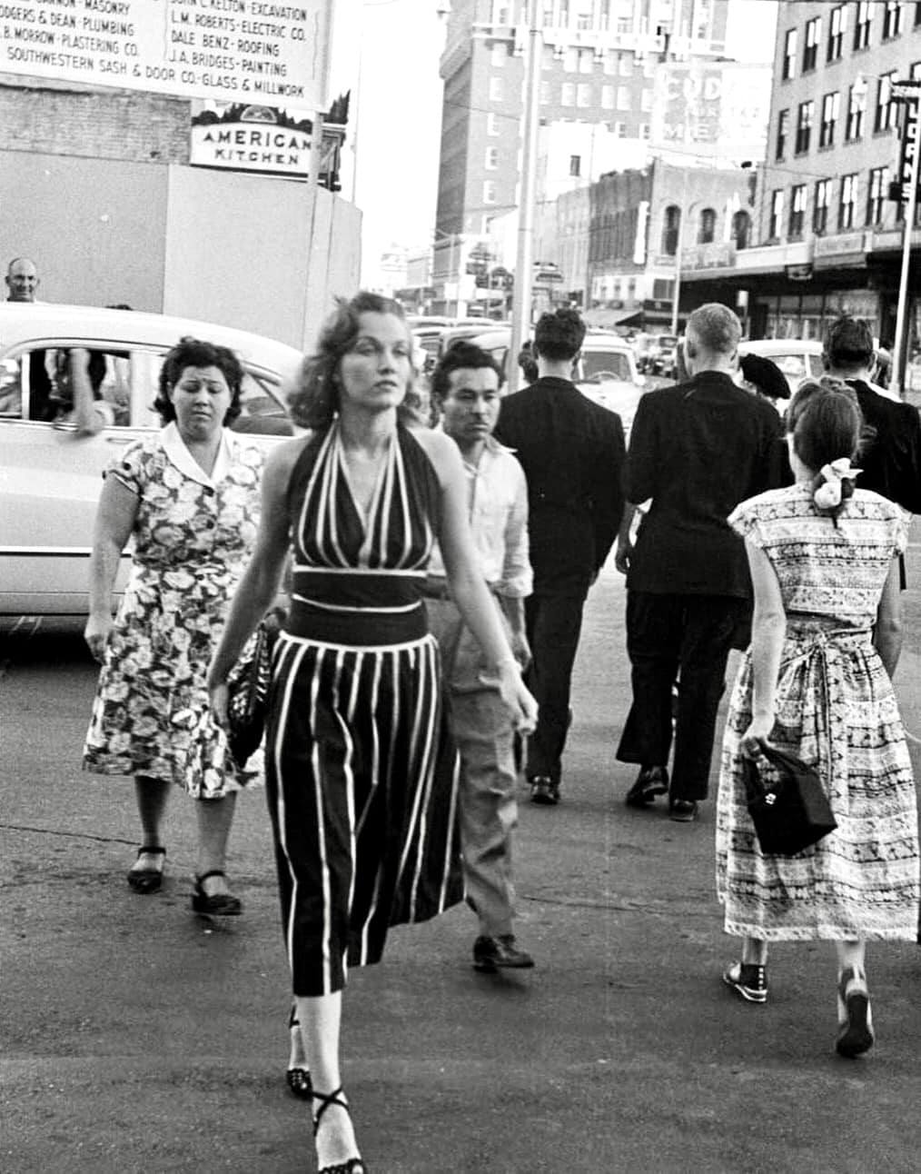 Phoenix fashion in 1950, looking south on Central from Adams