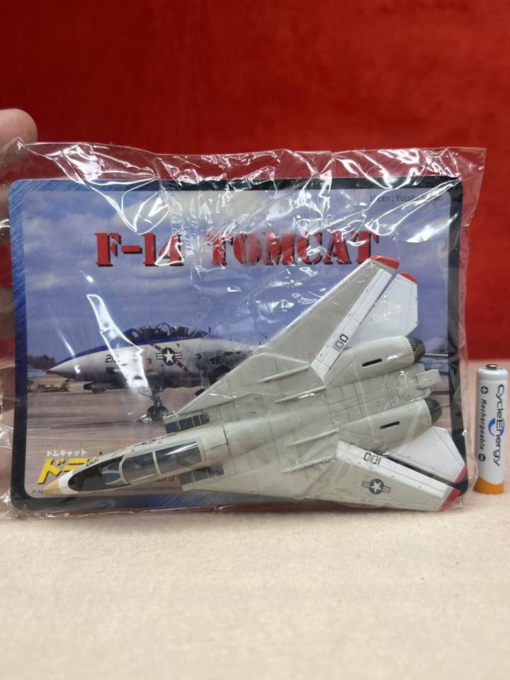 Senpai - UX31 - F14-Tomcat Kit 1/144 Doyusha. Bubuuin nyo yung extra ...