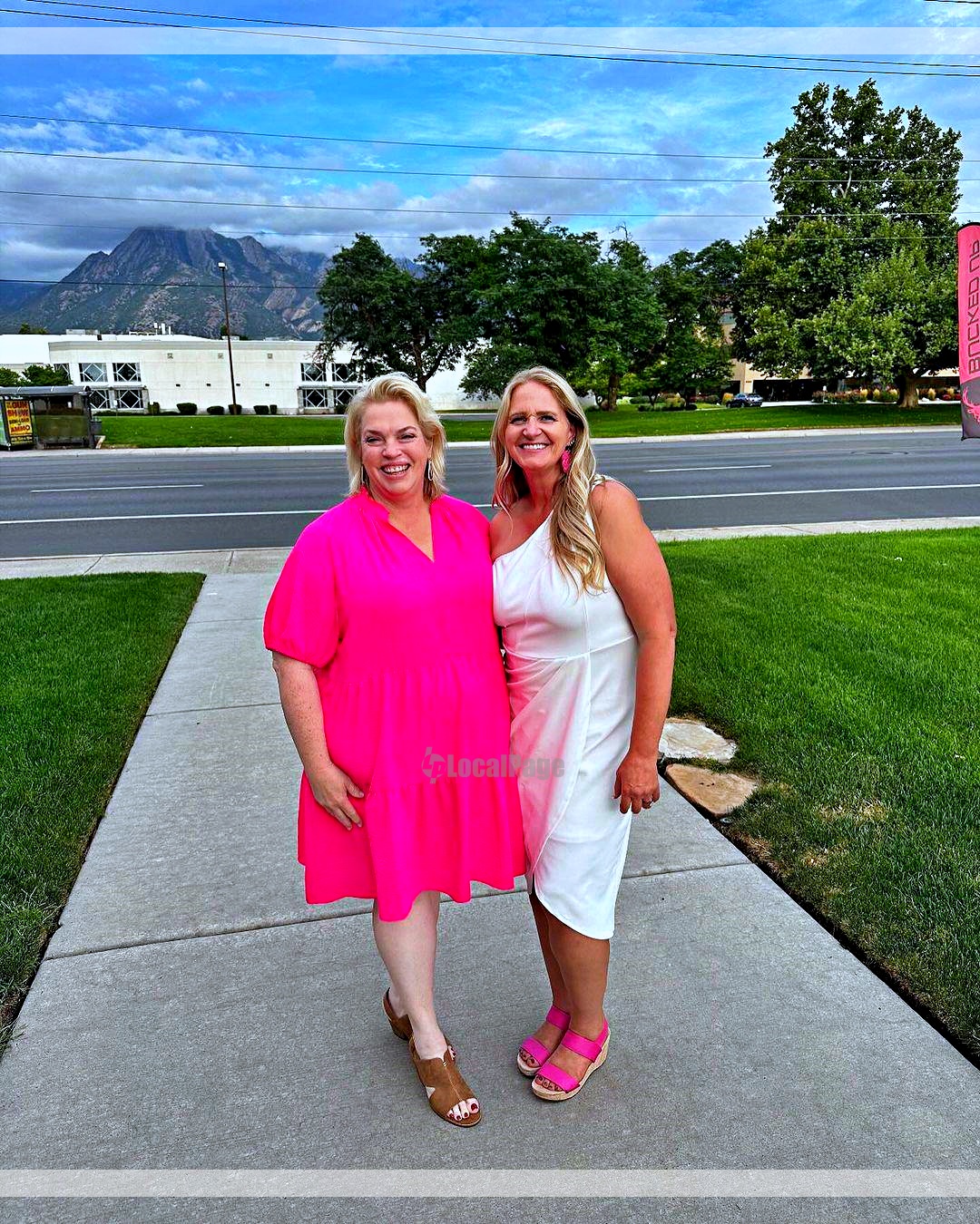 seinfeld lady with the same dress Chatgpt explains Christie's dress: 😂 1- Obliviousness or Lack of Concern: Christie might not realize or care that she's always wearing same dress. Her confidence or indifference to societal norms Seinfeld fanatics