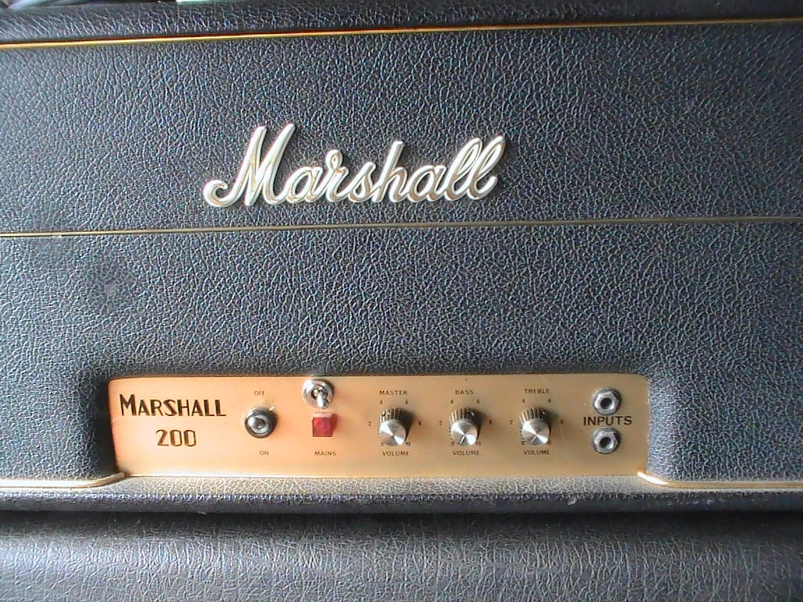 Hi all, some pics of an old gem : The Marshall 