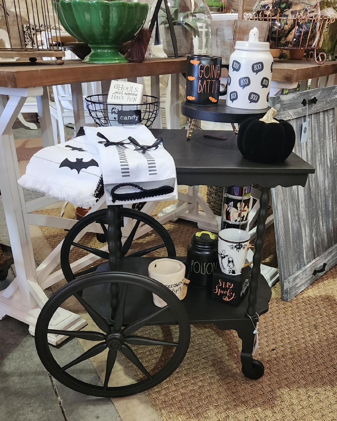 ☆ティート teat 白アナーキー まとめ売り 中古☆ジョーカー ローカル SOLD Antique white distressed tea cart! Perfect for entertaining