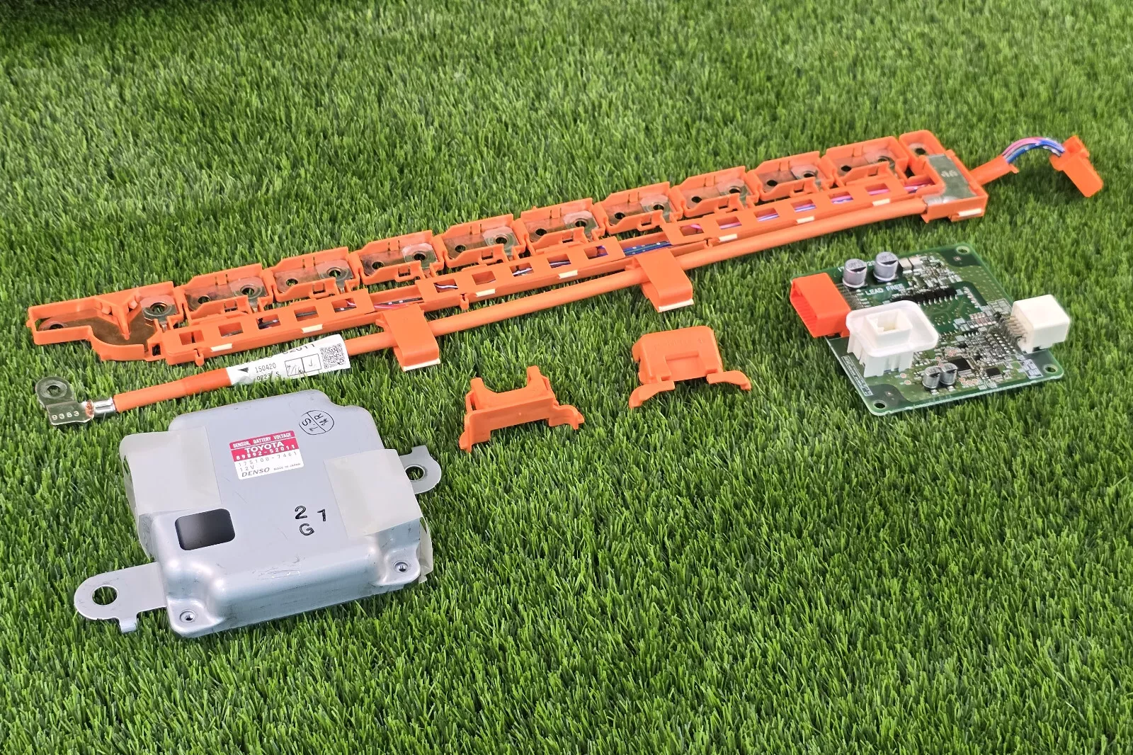 OEM Toyota Prius Hybrid Battery Voltage Fuse Switch – Orange, 2010-2015