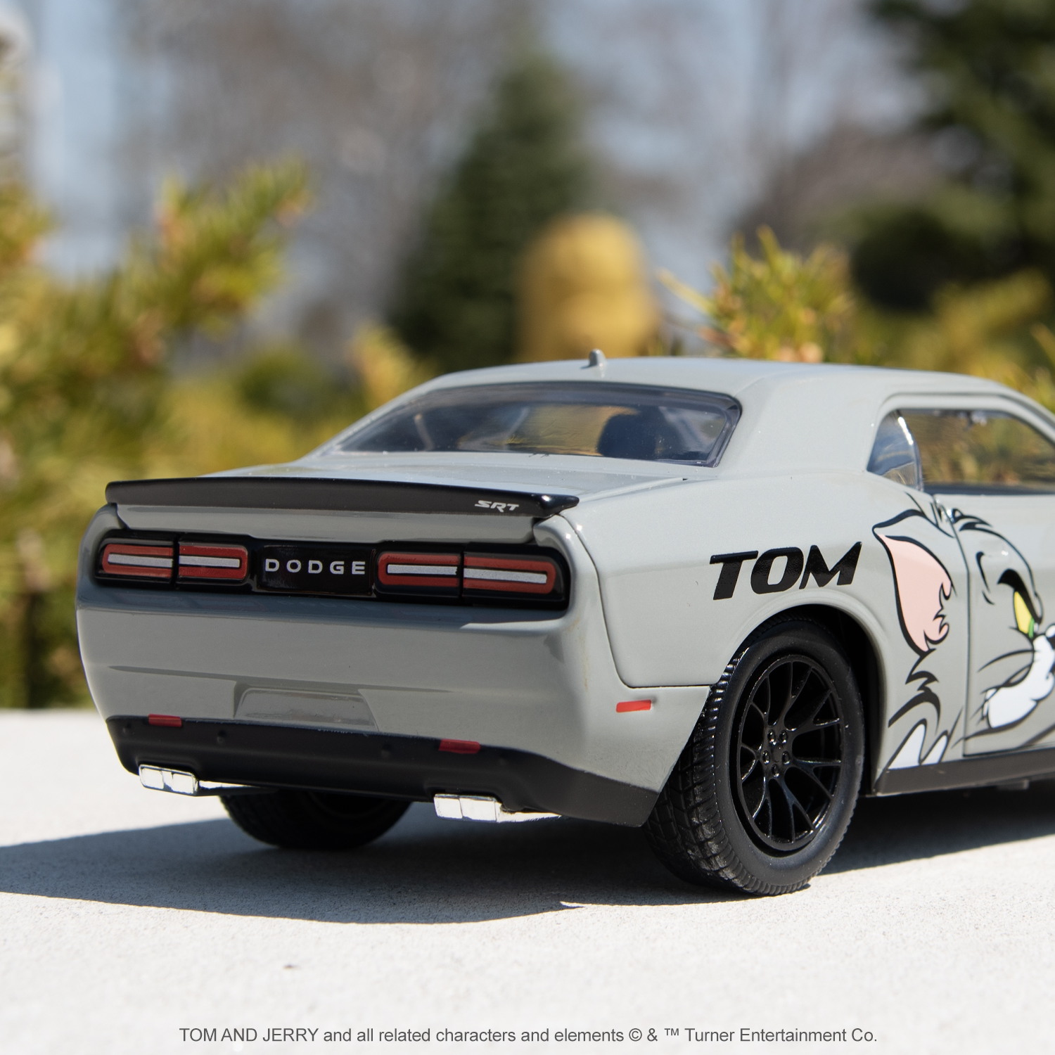 Jerry has the perfect getaway car from Tom in this 1:24 scale 2015