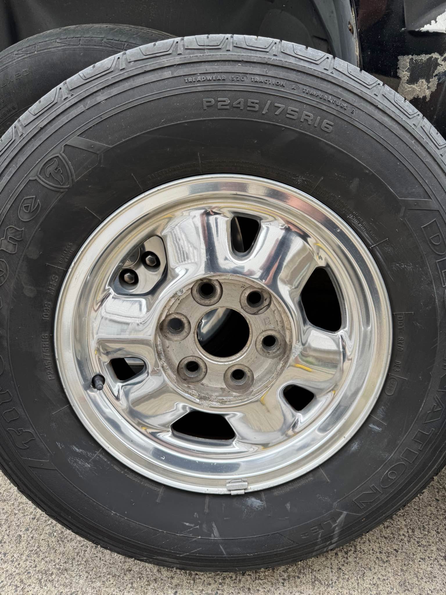 Gmt800 16in wheels w/ good tires - Car Wheels, Tires & Parts - New York ...