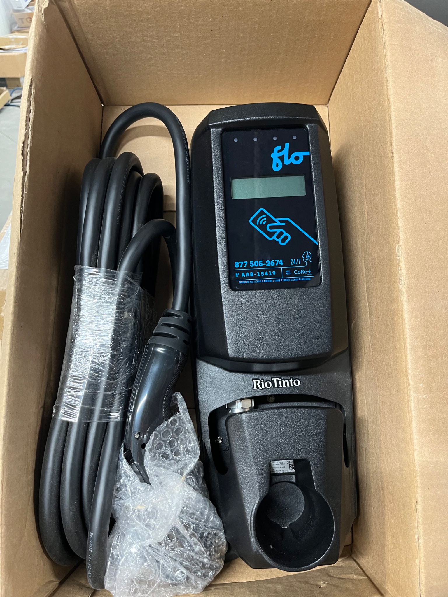 Borne de recharge pour véhicules électriques Flo Core+ Power Sharing ...