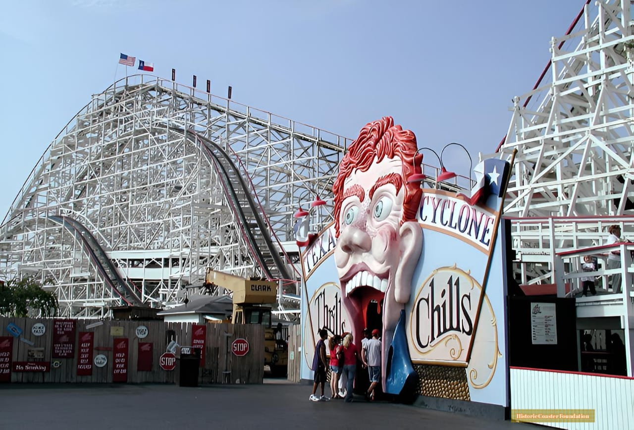 XLR-8 was a suspended steel roller coaster located at Six Flags