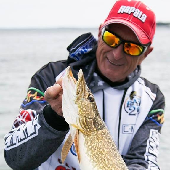 I love #fallfishing for #largemouthbass casting #crankbaits . The Storm ...