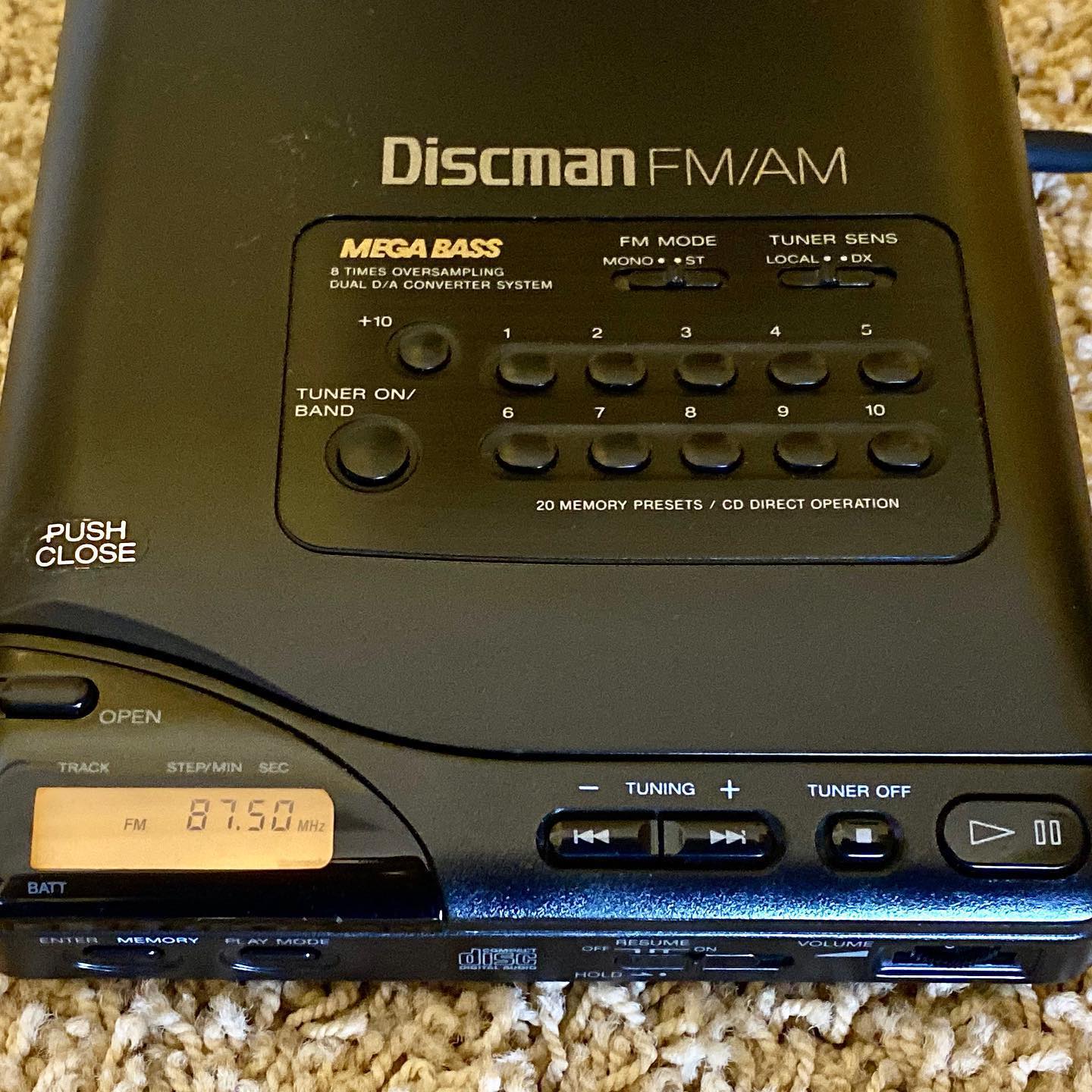 オーディオ機器 SONY Discman TV/FM/AM CD COMPACT PLAYER D-T66