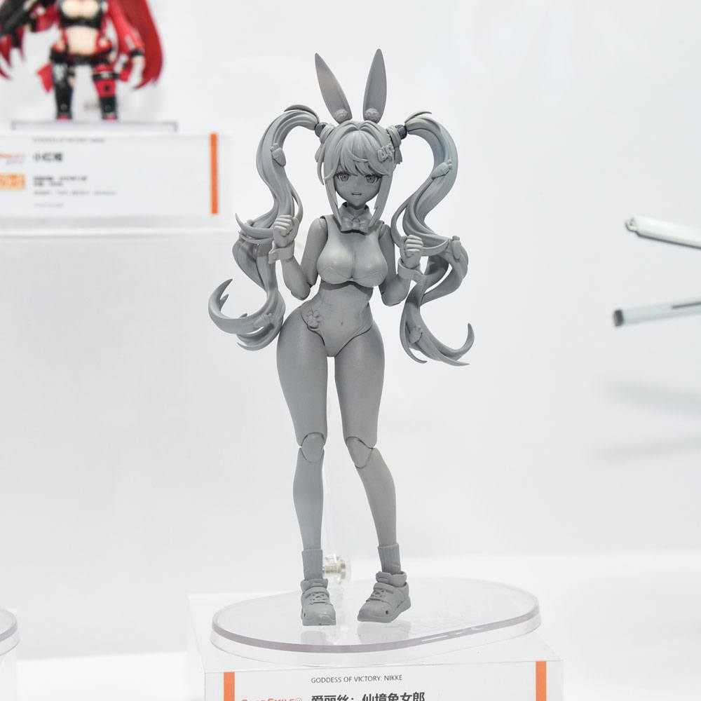 Is she an irresistible bunny or a deadly predator? Viper - Toxic