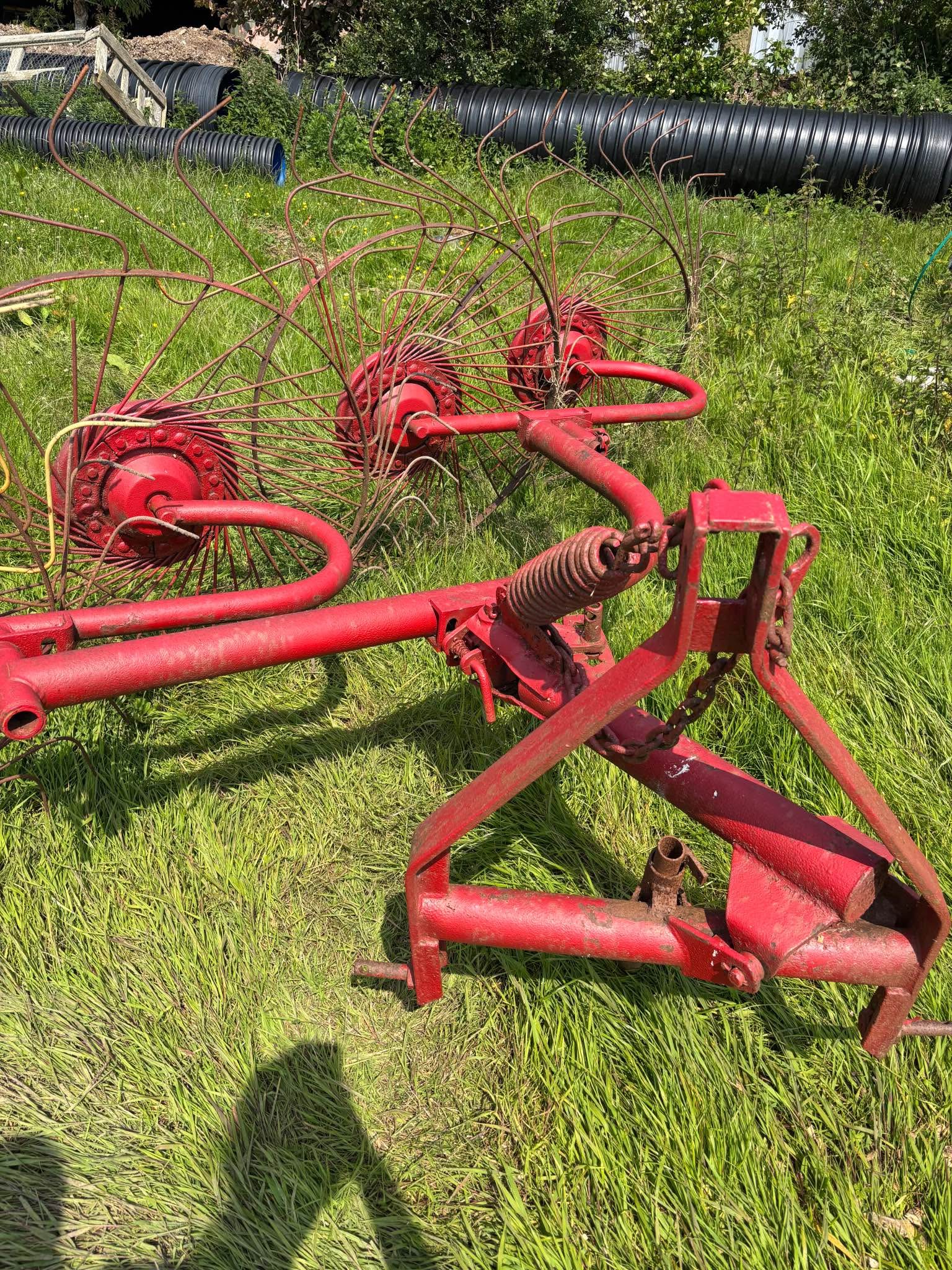 Vicon Acrobat Straw and Hay 4 Wheel Rake/ Turner - Garden Tools ...