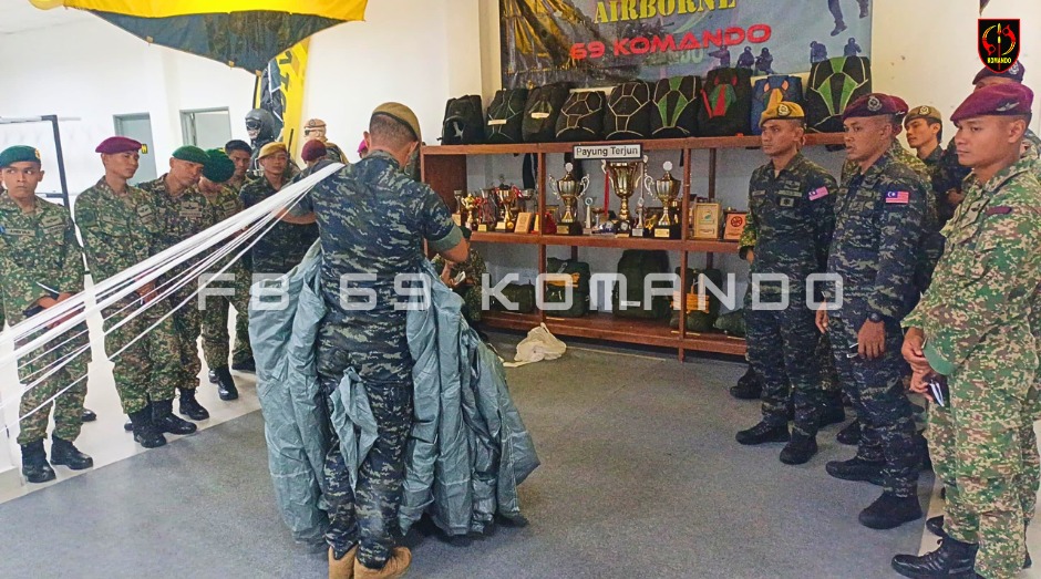 69 Komando Pasukan... - 69 Komando Pasukan Gerakan Khas