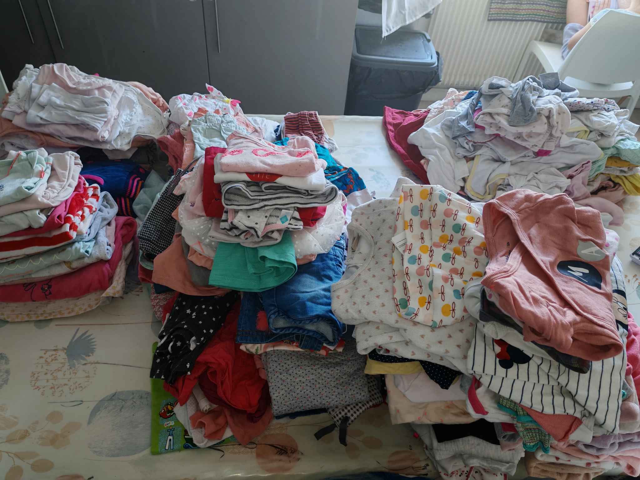 Lot De Vêtements Bébé Fille 18 Mois - Multicouleur, Différentes Marques