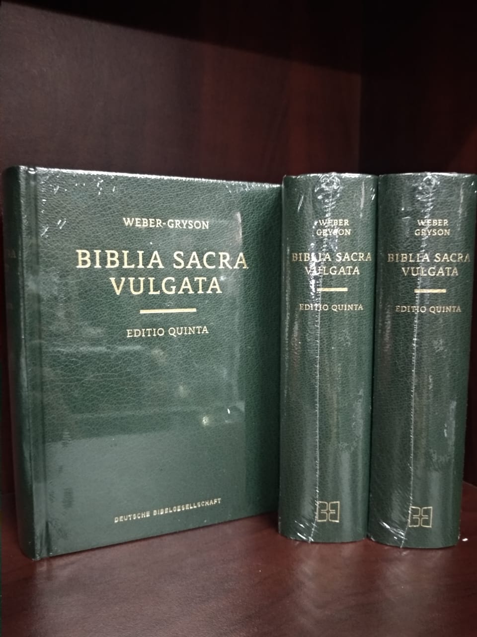 Librería - Les informamos que tenemos disponible la Biblia Sacra