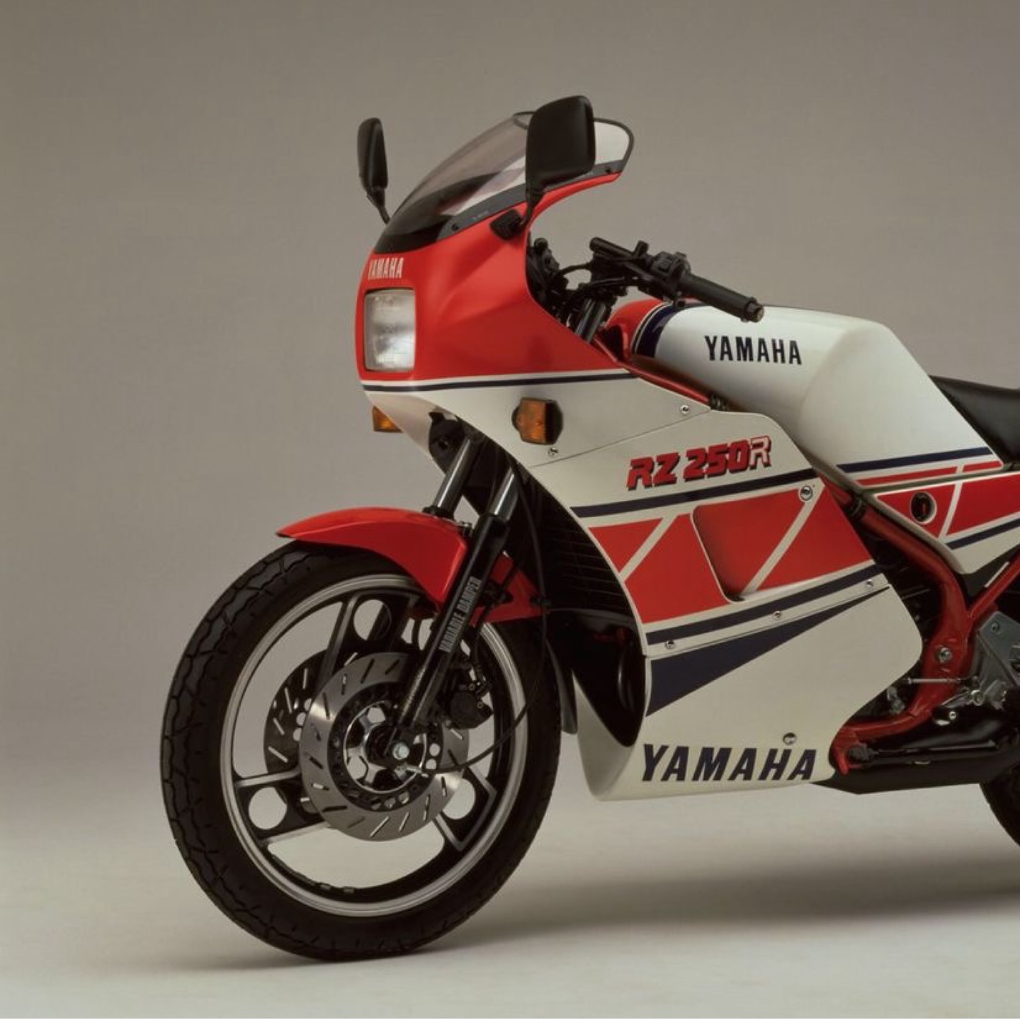 Yamaha RZ 250: La pionera que encendió la pasión por las 2T 