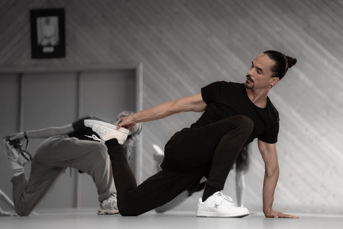 Hugo Thompson... - Hugo Thompson Bailarín y Coreografo