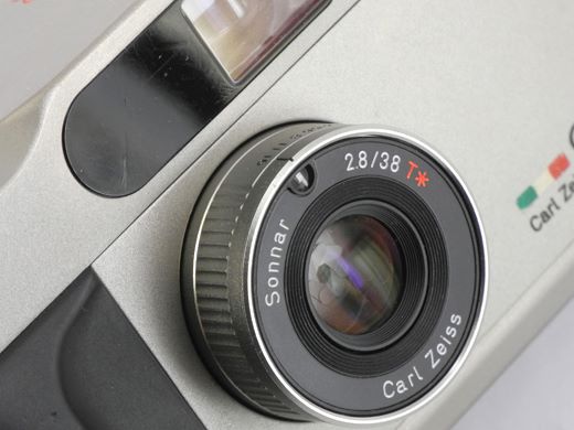 Contax T2 , una compatta con ottica Carl Zeiss 38mm f2.8 Sonnar T