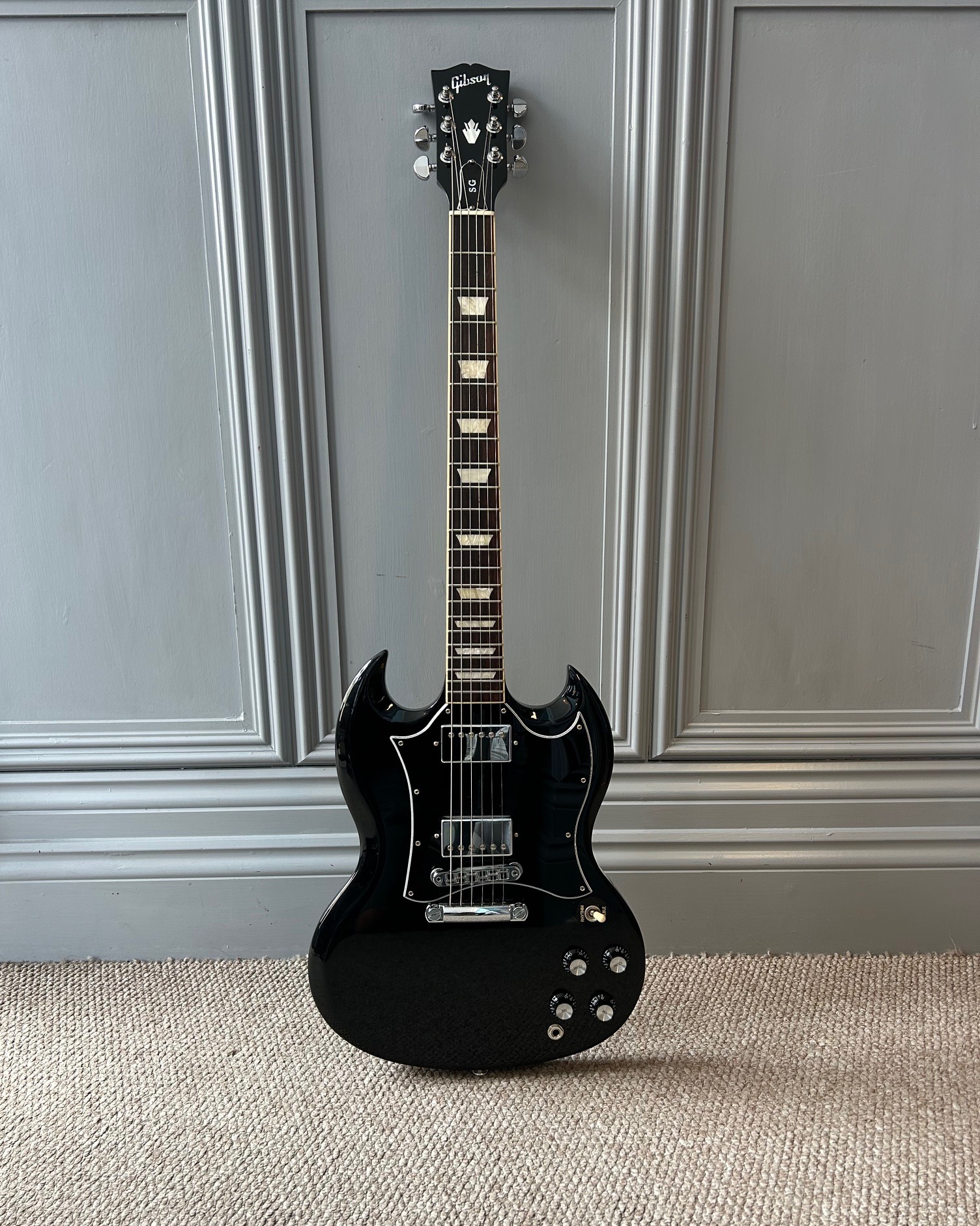 What's the price for a 2000 Gibson SG special with ebony fingerboard?