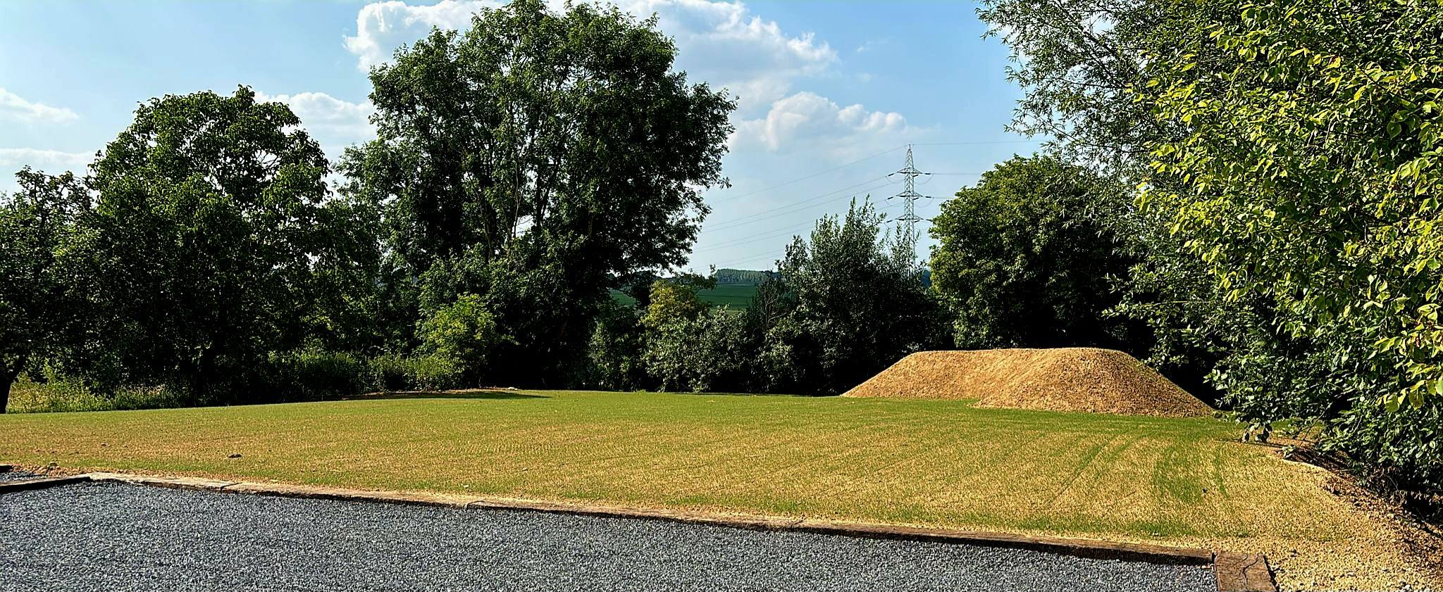 Cercle - Sur le site du Centre funéraire familial de Thieulain, une ...