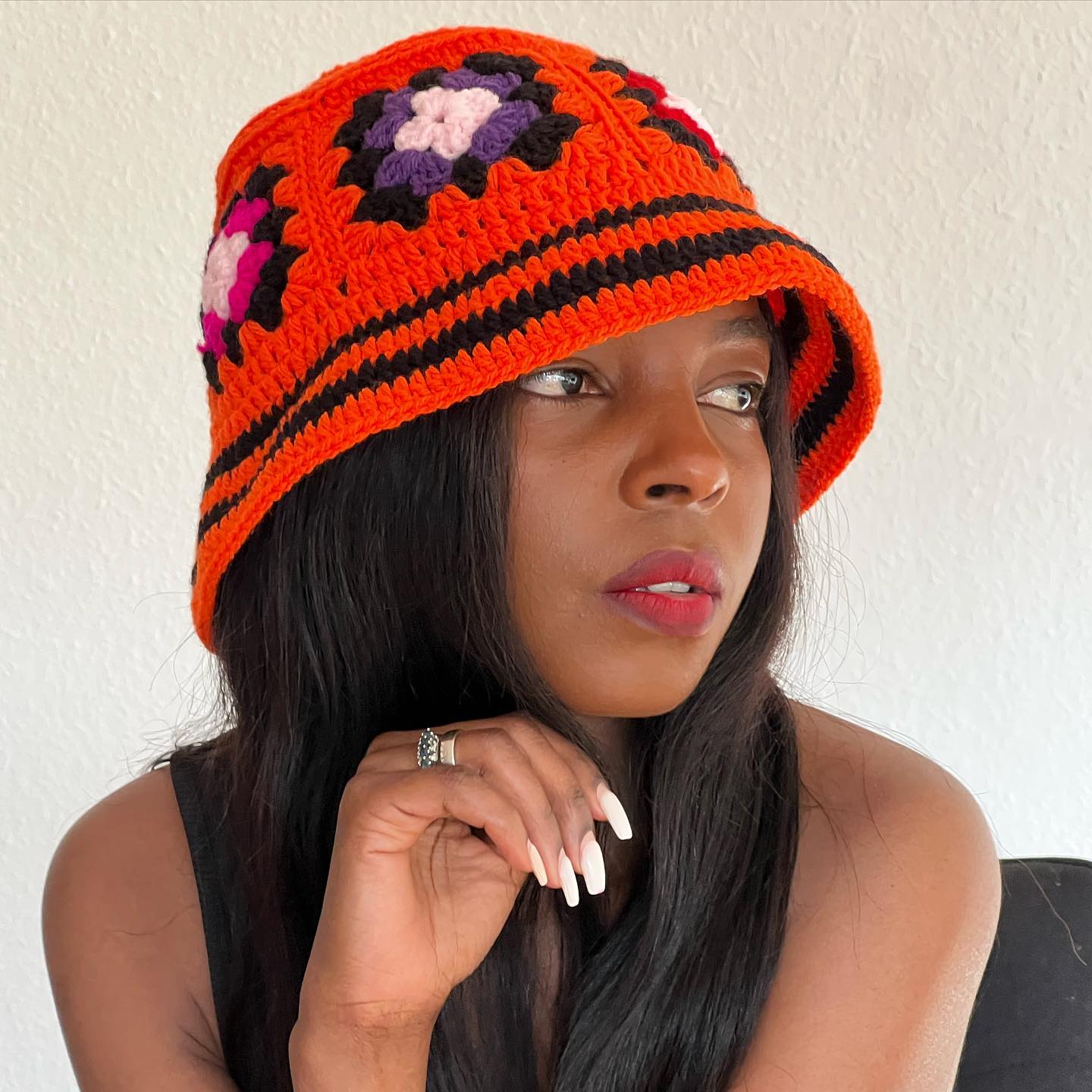 AC Crochets - Crochet granny square bucket hat tutorial...