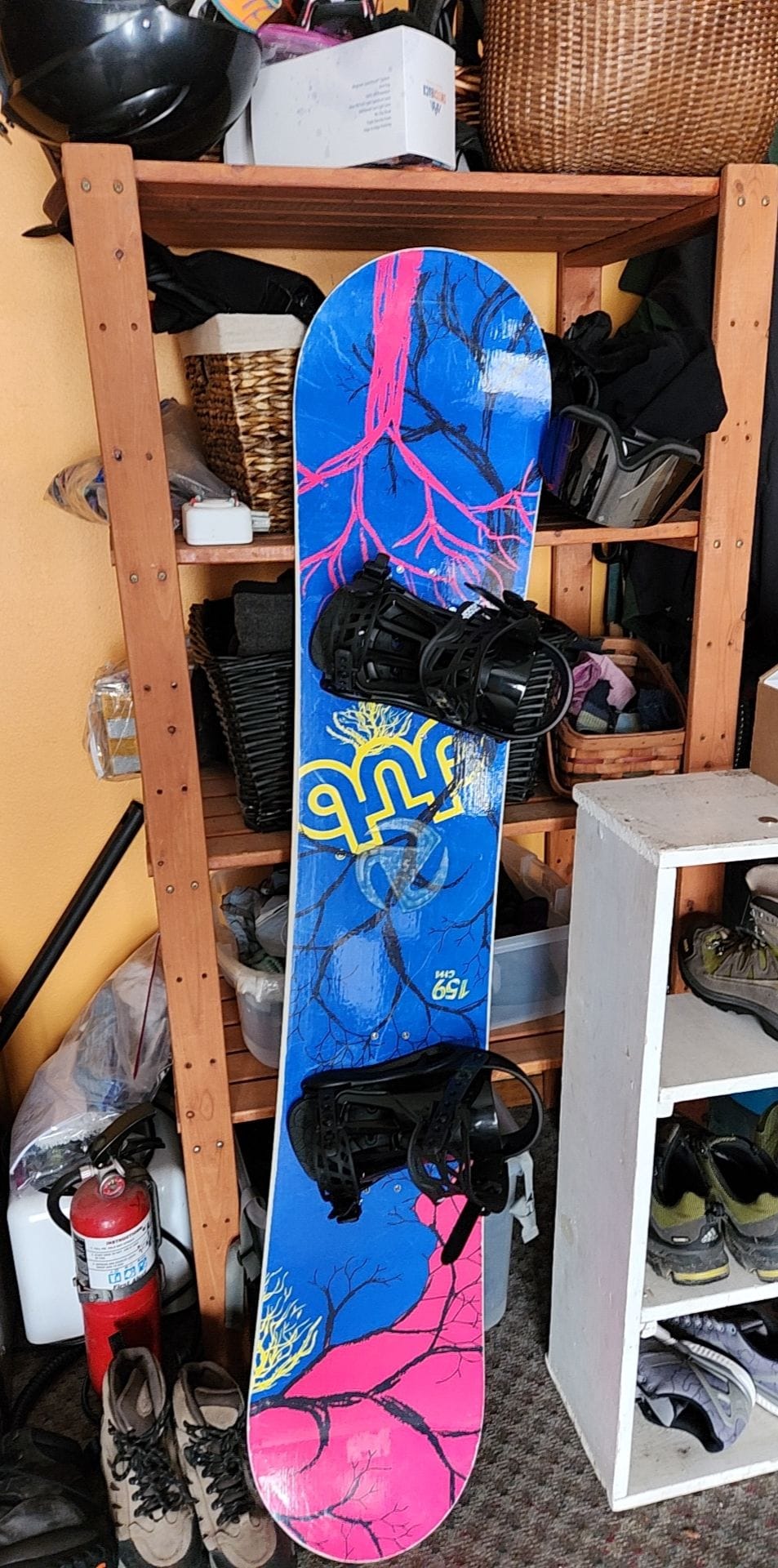 black and pink bob burton firefly snowboard Kids' Smalls it sets riders up with a blend of edge control and the loose The cheapest snowboards and snowboard