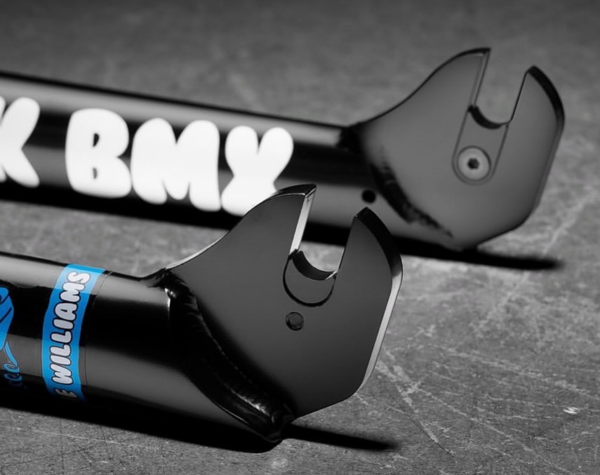 Kink Williams forks with 20mm offset and optional 25mm dropout inserts