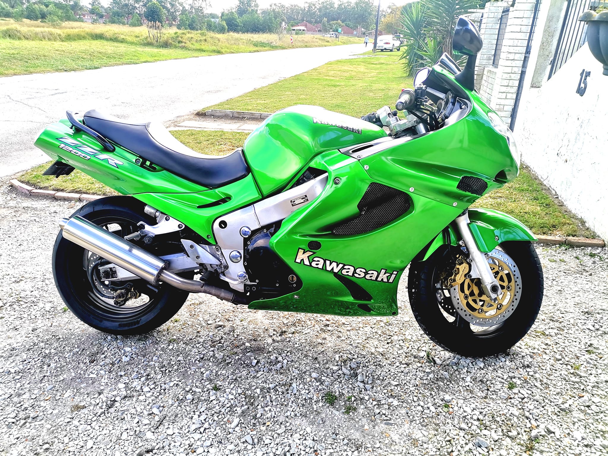 My baby Love my Kawasaki ZZR 1200 to bits!