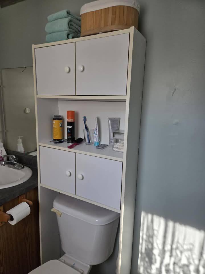How to Decorate Ugly Rental Bathroom: Stunning Easy Makeover Ideas