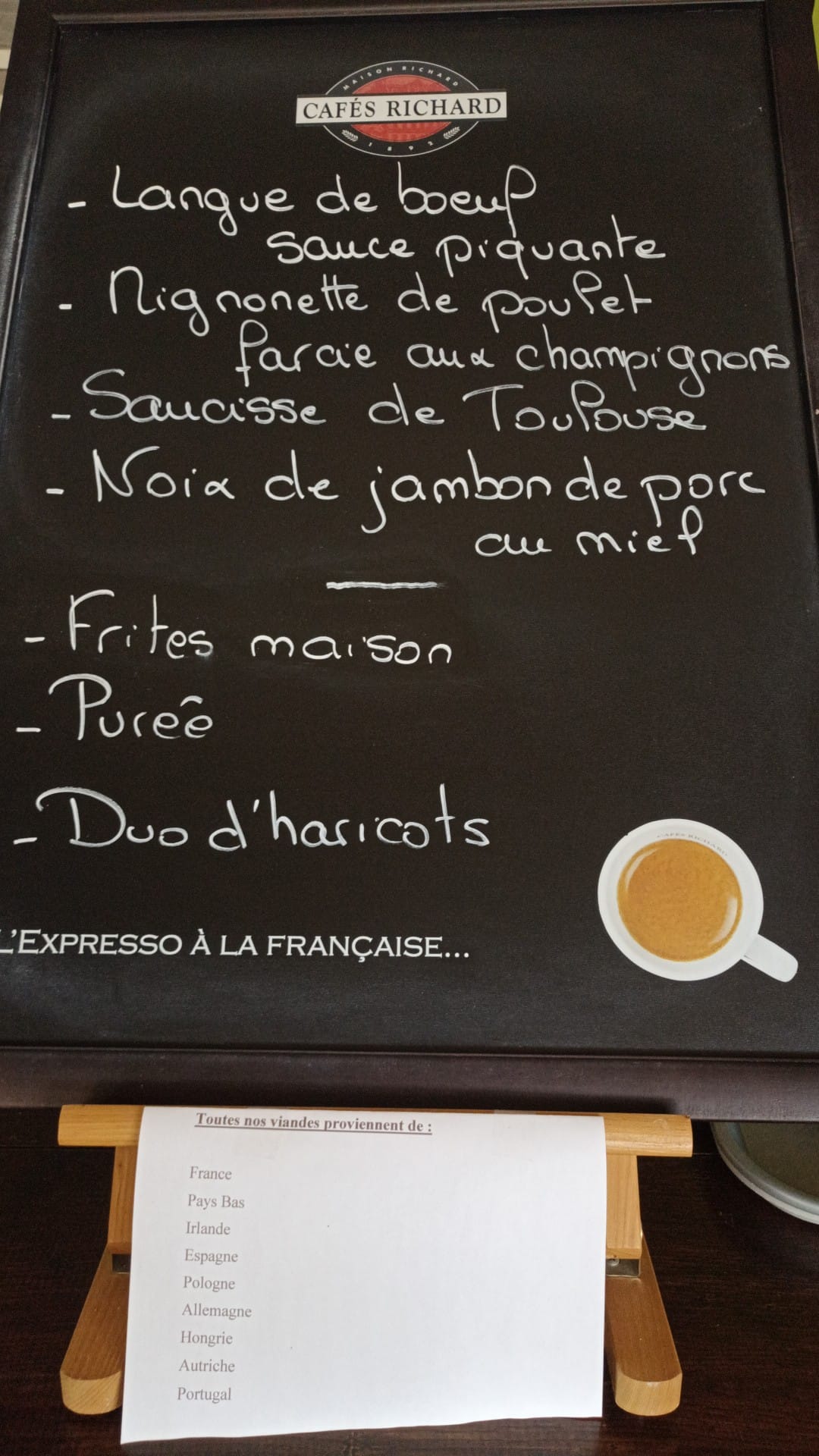 La Table Des Canots Courville Sur Eure