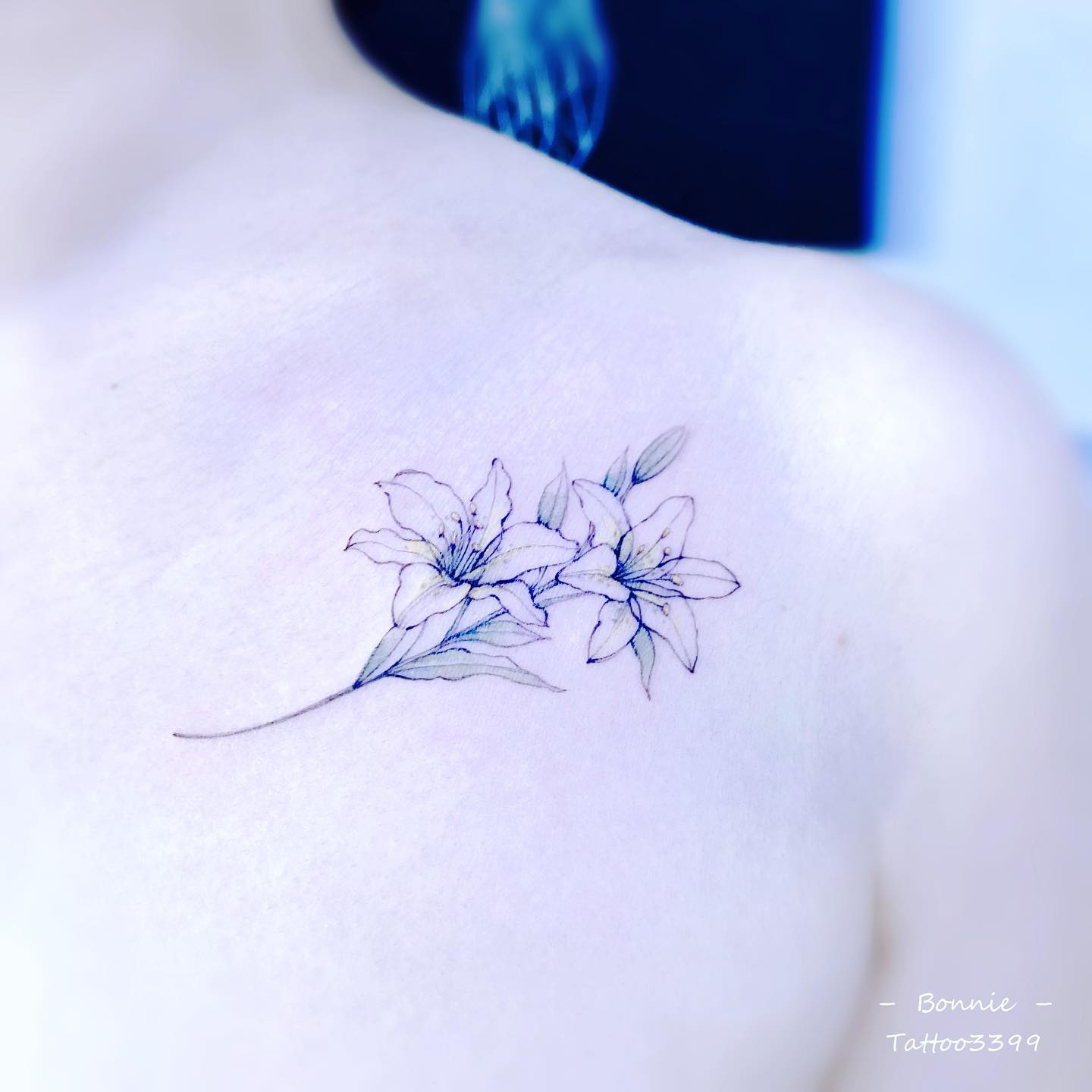 百合花💗 #台中刺青 #台中微刺青 #鎖骨刺青 #花刺青 #韓式刺青... - Tattoo3399 紋身工作室 | Facebook