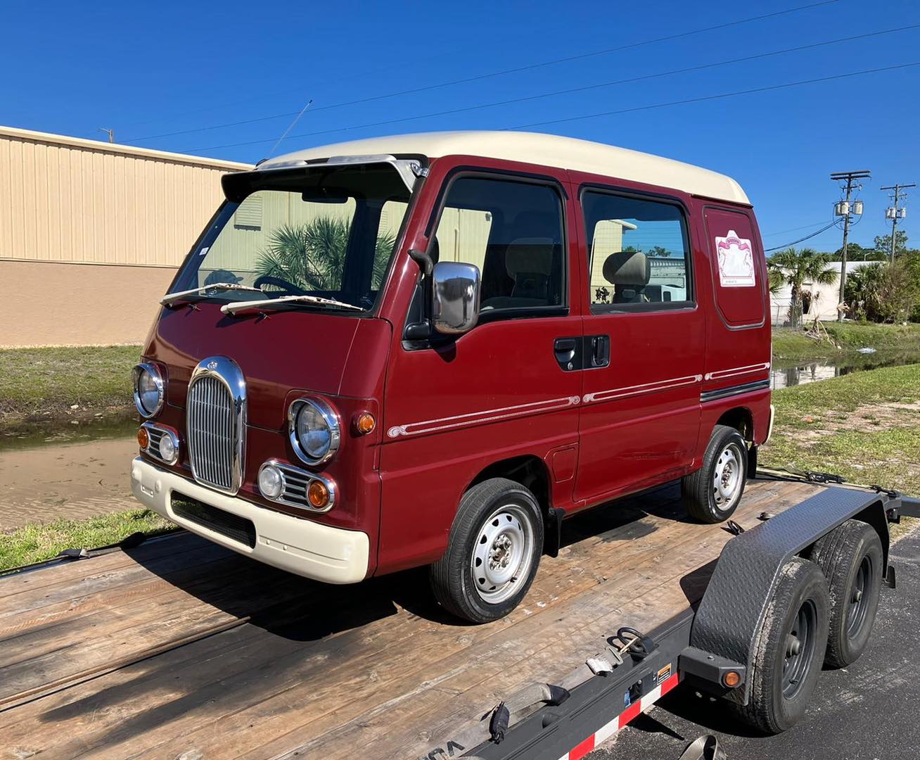 These Subaru Sambar Classics are super fun kei vans, we love the
