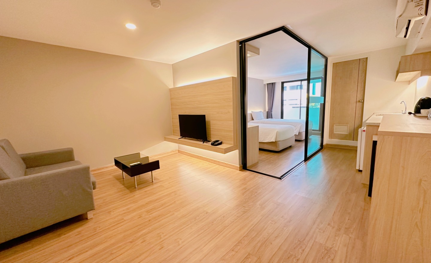 O2 Luxury hotel - O2 Luxury Hotel Room Include Breakfast...